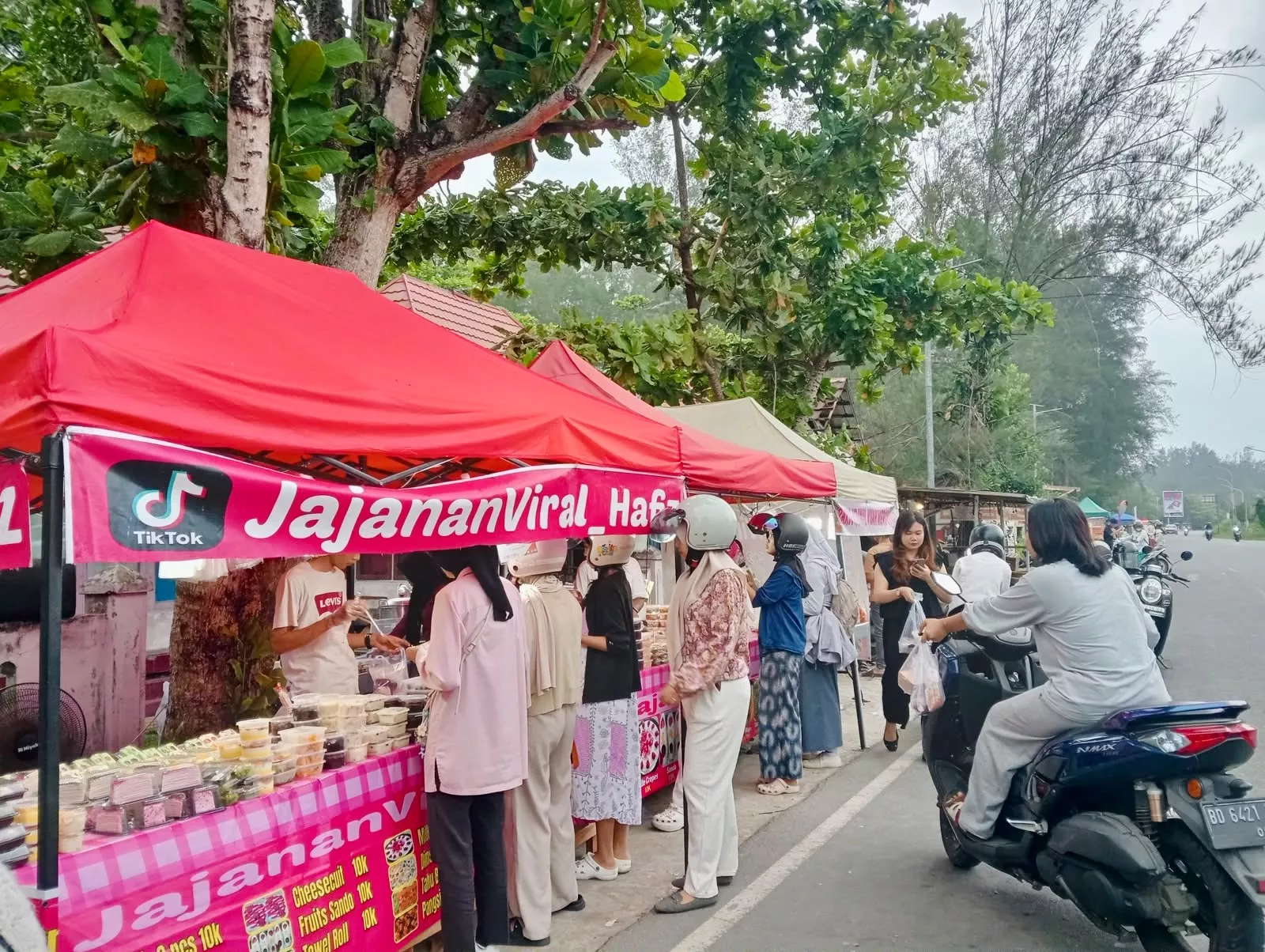 Kuliner Pantai Panjang Ramai Diburu saat Akhir Pekan