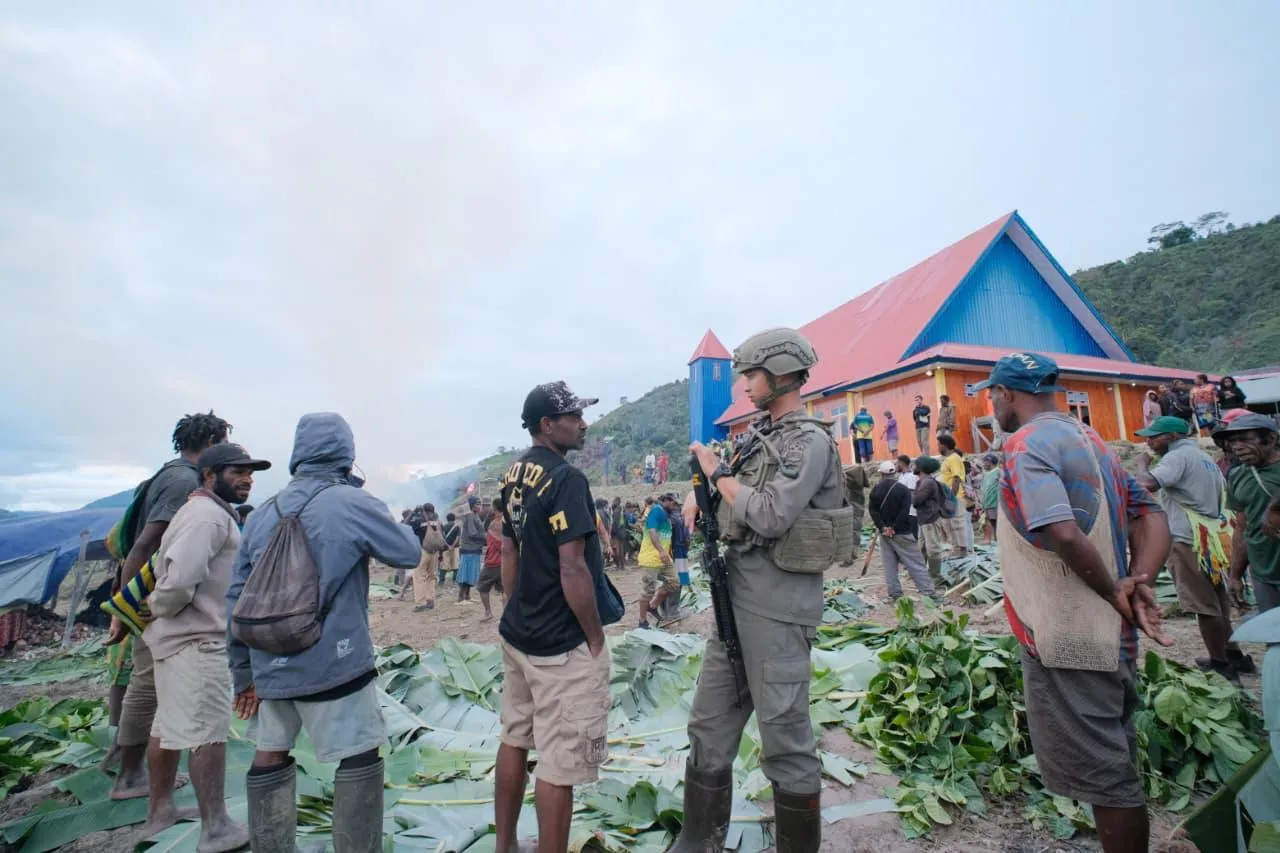 Satgas Damai Cartenz Kawal Peresmian Gereja Injil di Kiwirok