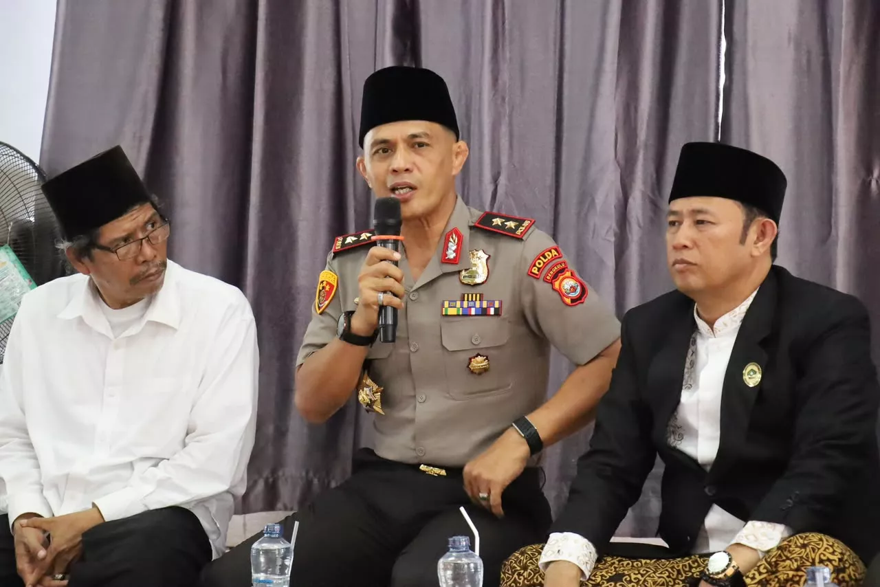 Peringati Hari Santri Nasional 2026, Kapolda Bengkulu Bersama Wakapolda dan PJU Serahkan Tumpeng ke Sejumlah Ponpes