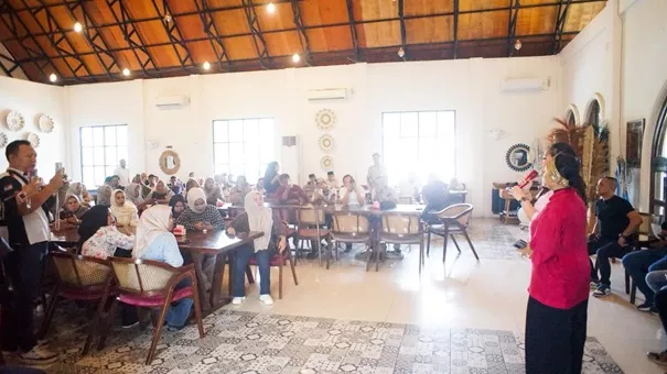 Menguatkan Nilai Kebangsaan dari Lingkungan Warga, Senator Elisa Ermasari, S.Mn Hadir di Tengah Masyarakat