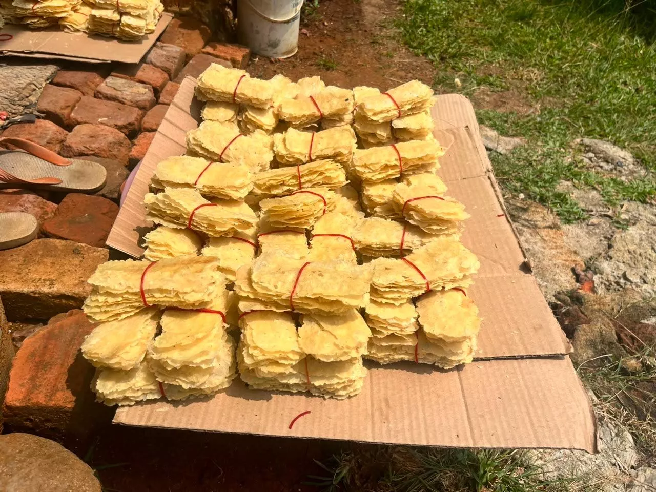 Kisah Rita Penjual Emping Melinjo yang Bertahan Hampir 20 Tahun