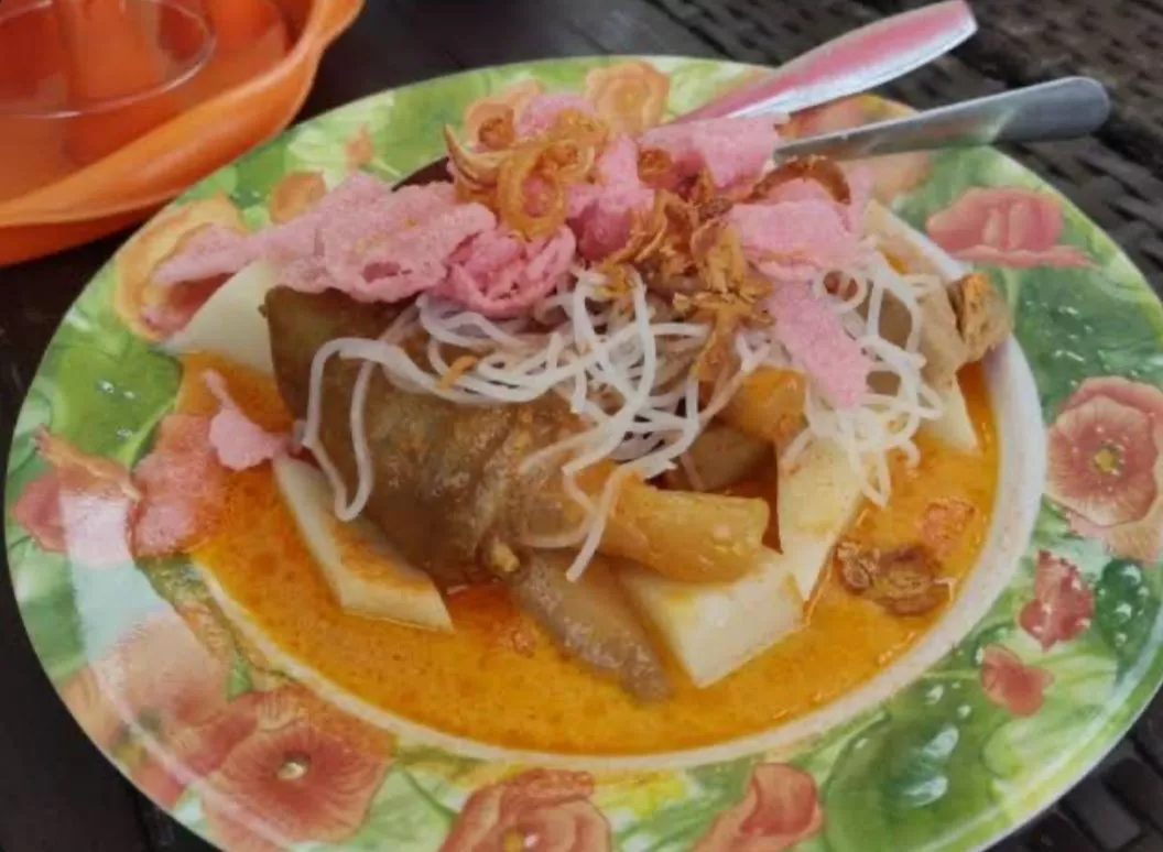 Lontong Tunjang, Sajian Gurih yang Selalu Punya Tempat di Meja Sarapan