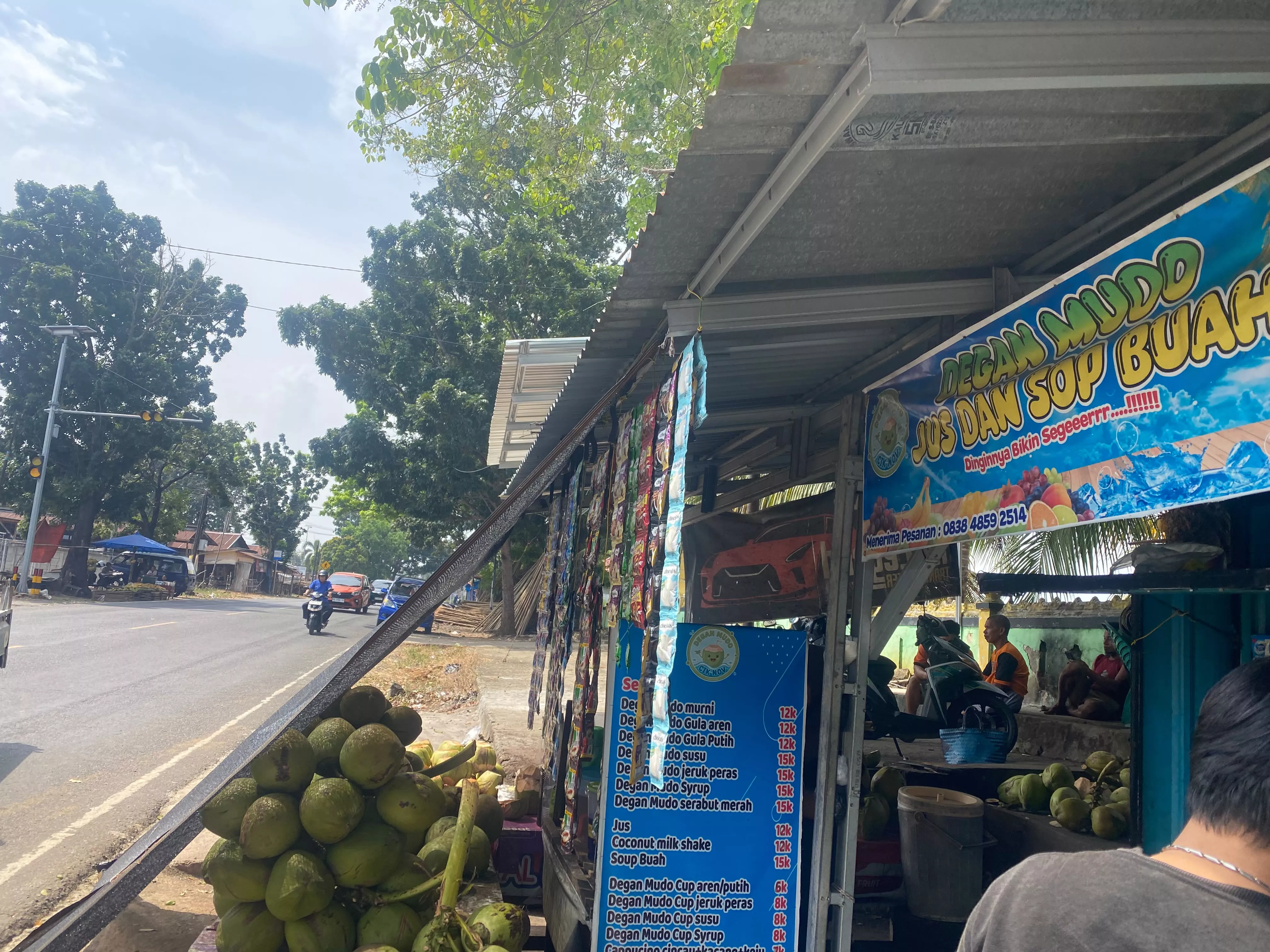Cuaca Panas Dongkrak Penjualan Minuman Dingin