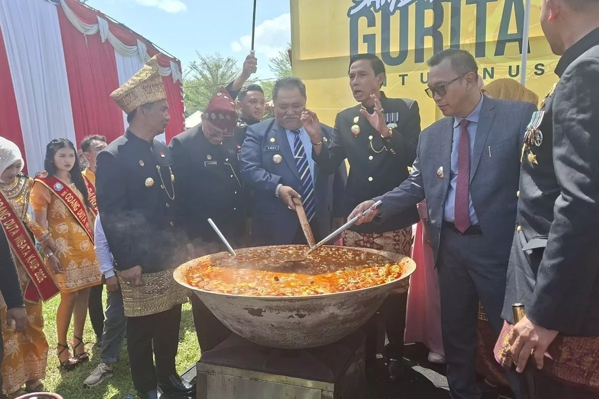 Festival Gurita Semarakkan HUT ke-23 Kabupaten Kaur, 180 Kilogram Gurita Dimasak Bersama