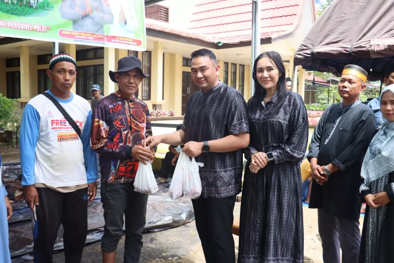 Momentum Idul Adha, Polres Lebong Salurkan Qurban 6 Ekor Sapi Untuk Masyarakat.