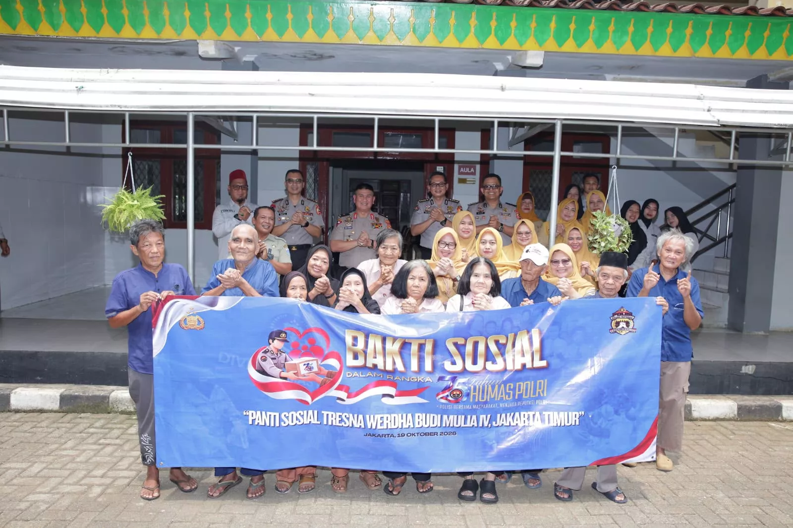 Hari Jadi ke-75 Humas Polri, Divhumas Polri Gelar Bakti Sosial untuk Lansia dan Anak Yatim