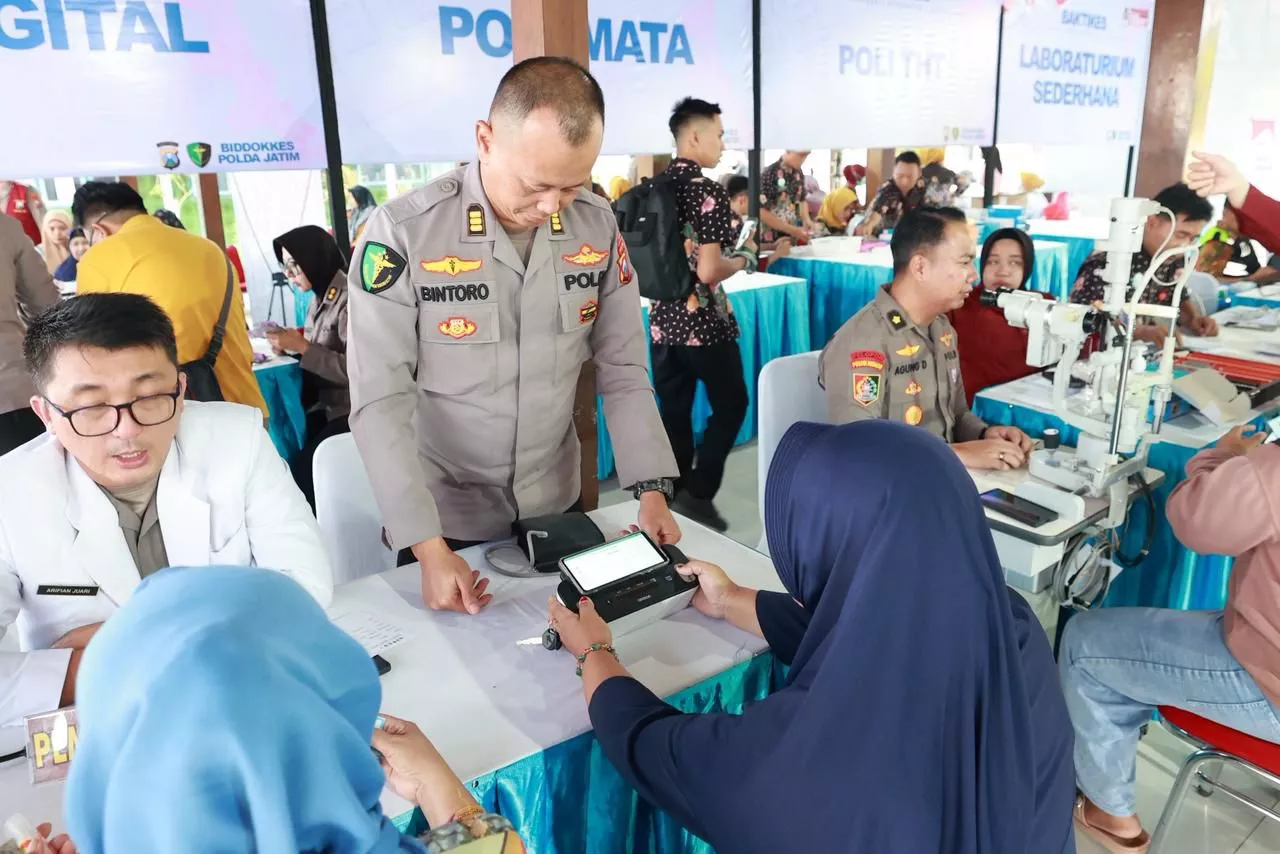 Sentuh Ribuan Warga Nganjuk, Polda Jatim Gelar Pengobatan Gratis dan Hapus Tato di Sukomoro