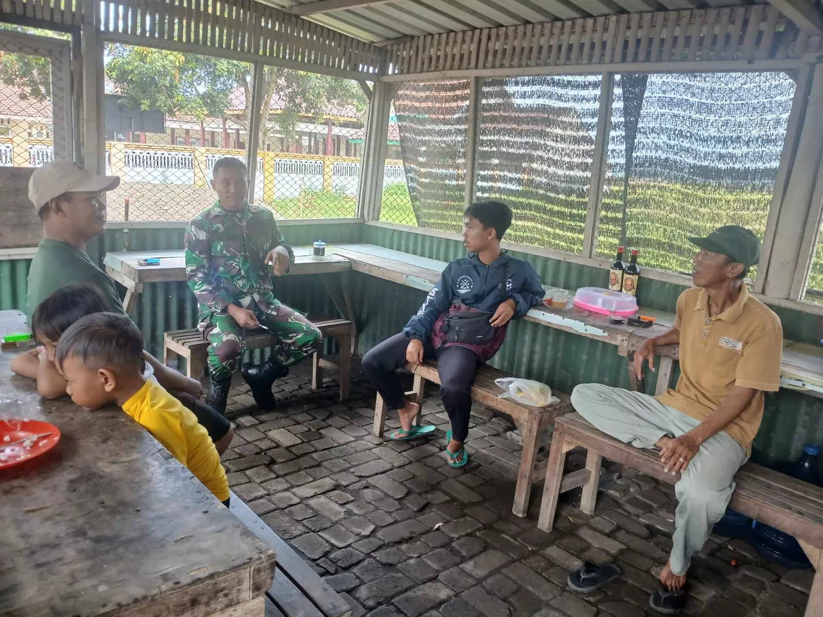 Babinsa Ngoro Intensifkan Komunikasi Sosial di Desa Genukwatu