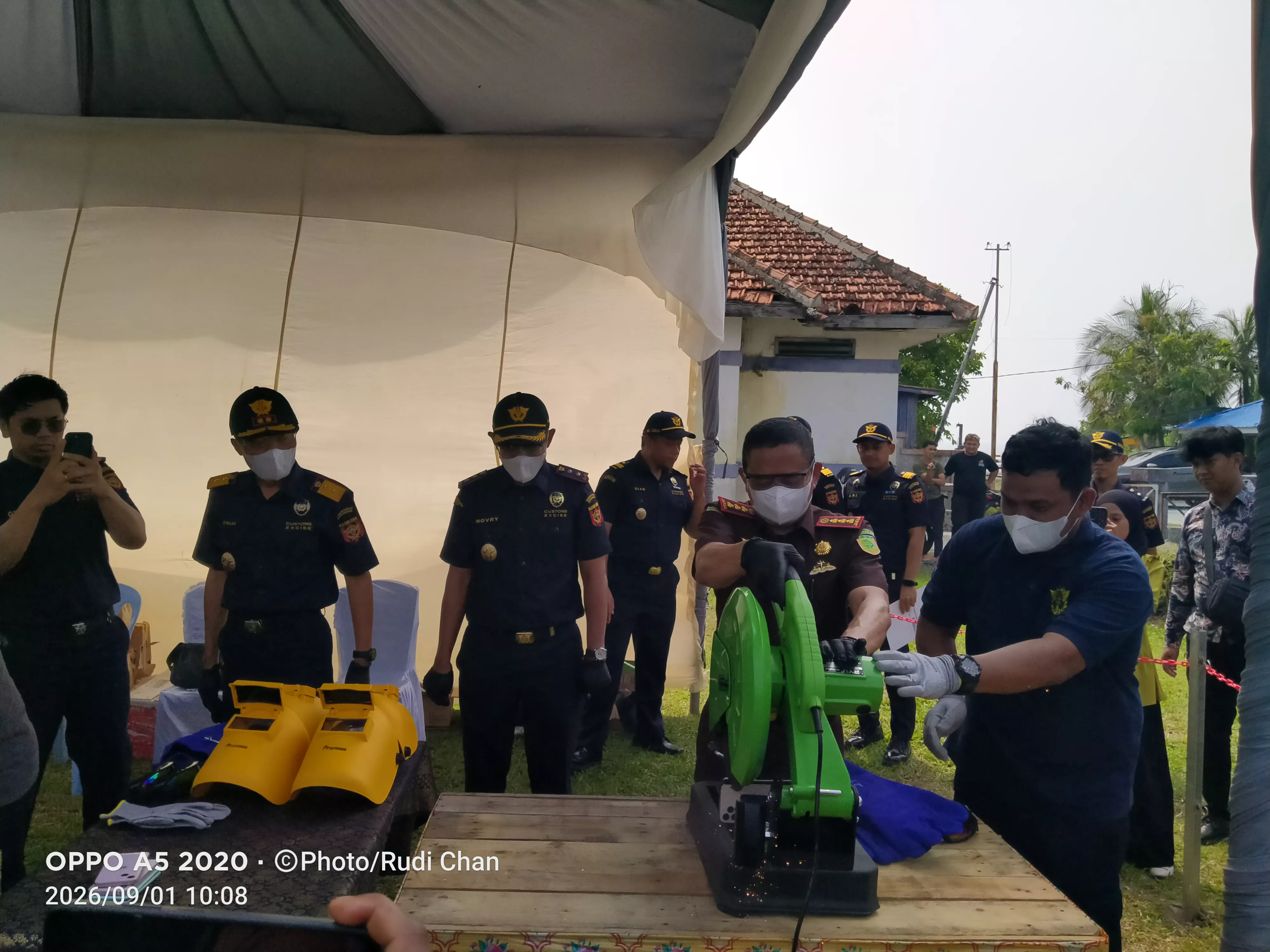 BC Bengkalis Musnahkan Ratusan iPhone Hingga Rokok, Dwijo: iPhone-nya Asli