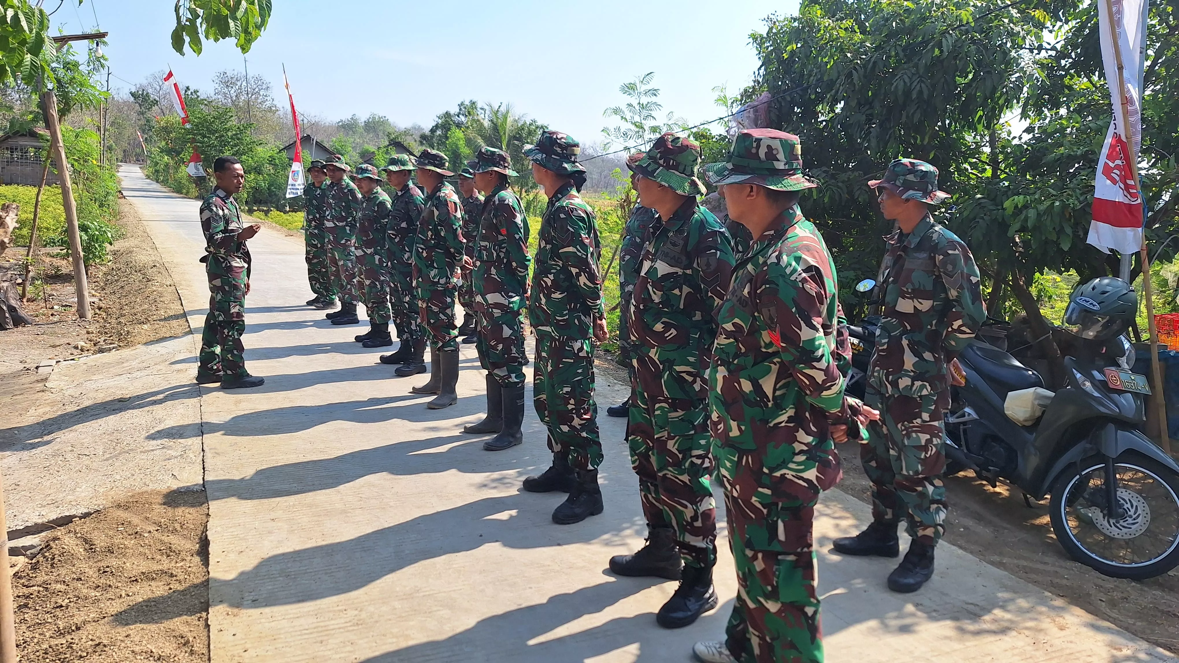 Satgas TMMD ke-130 Kodim Jombang Gelar Apel Pagi di Desa Klitih