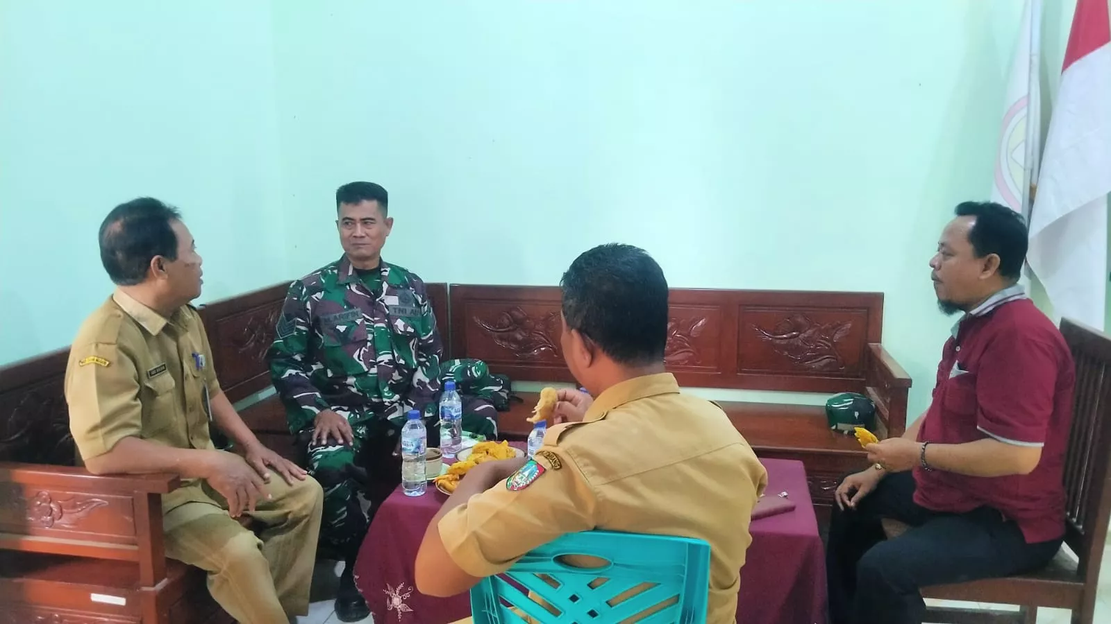 Babinsa Jogoroto Koordinasi dengan Perangkat Desa Mulyosari