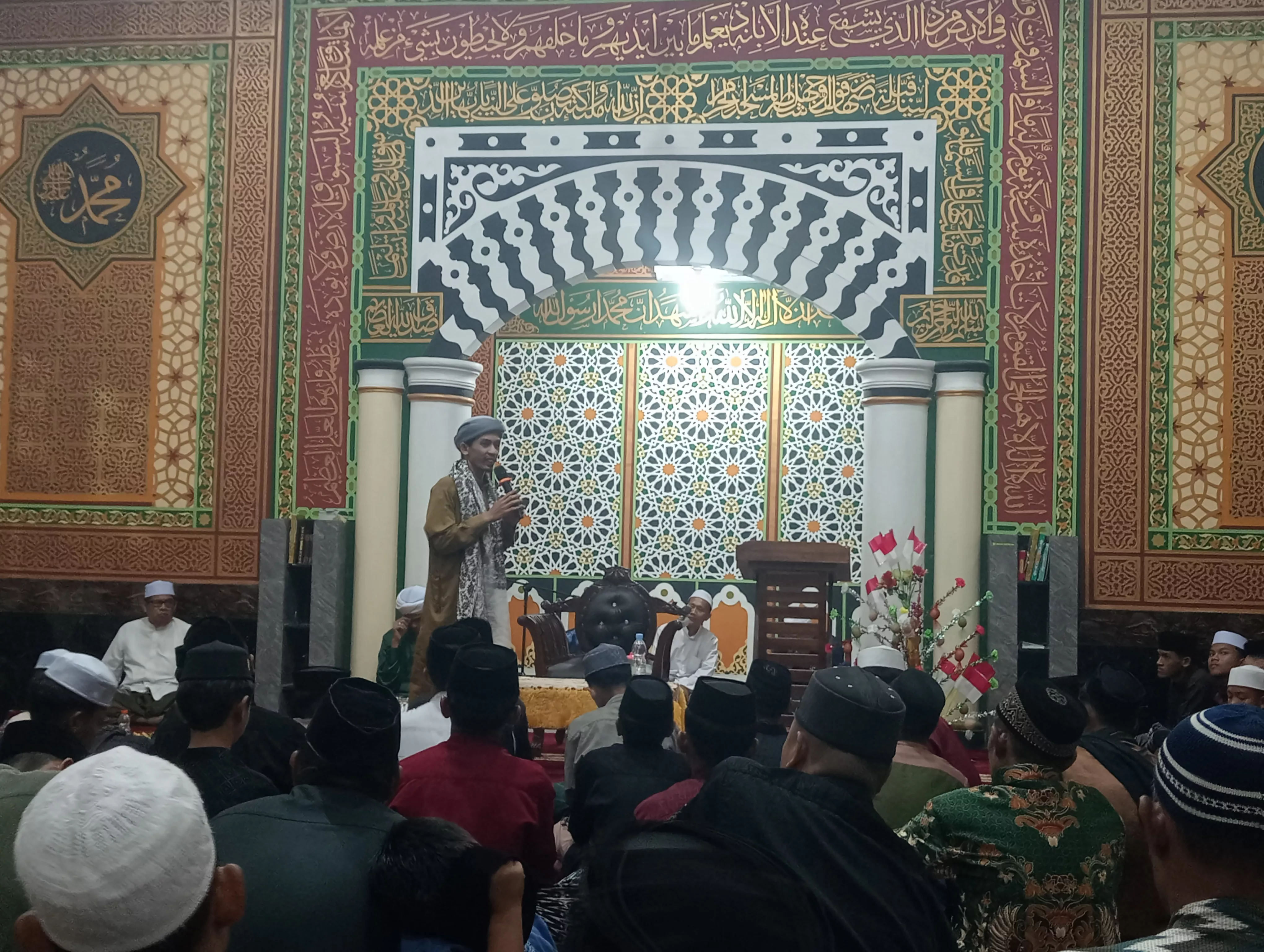  Jangan katakan Maulid Nabi itu bid'ah, pesan Habib Adib Al Jufri di hadapan jamaah yang memenuhi Surau Al Maghfirah Tembilahan