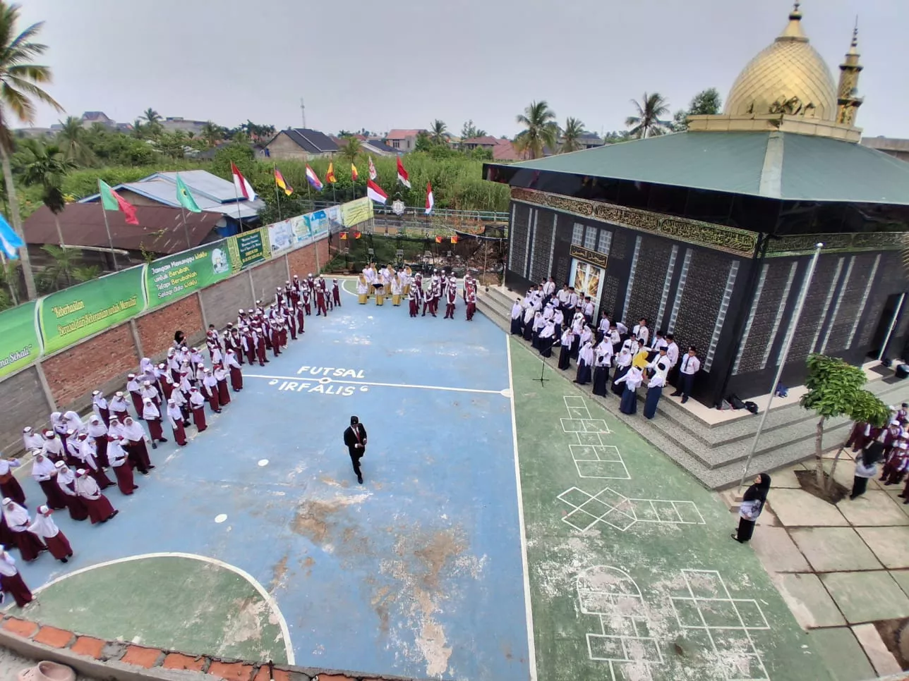 Yayasan Al Husniyah Tembilahan Sukses Gelar Upacara HUT RI ke 81
