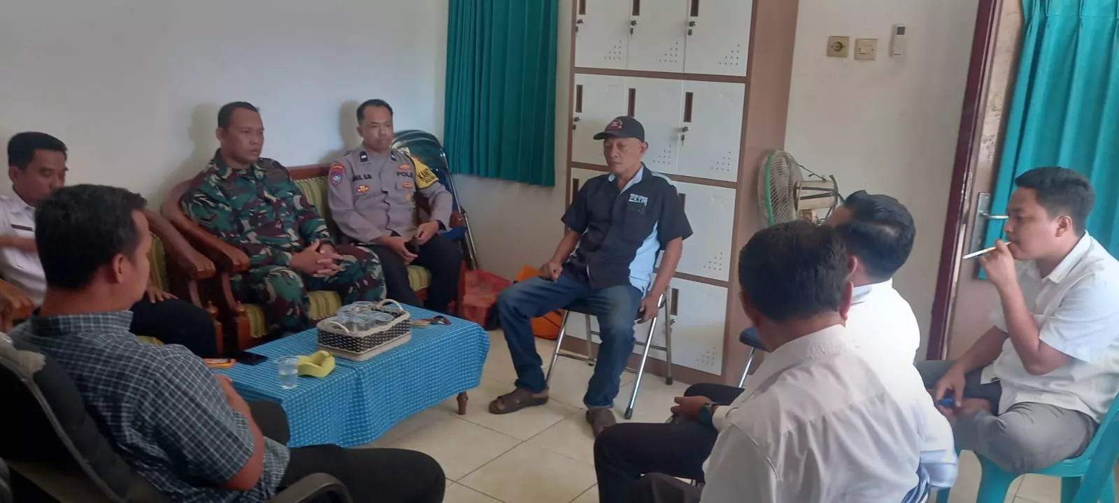 Babinsa Jogoroto Intensifkan Komsos dengan Warga Desa Tambar