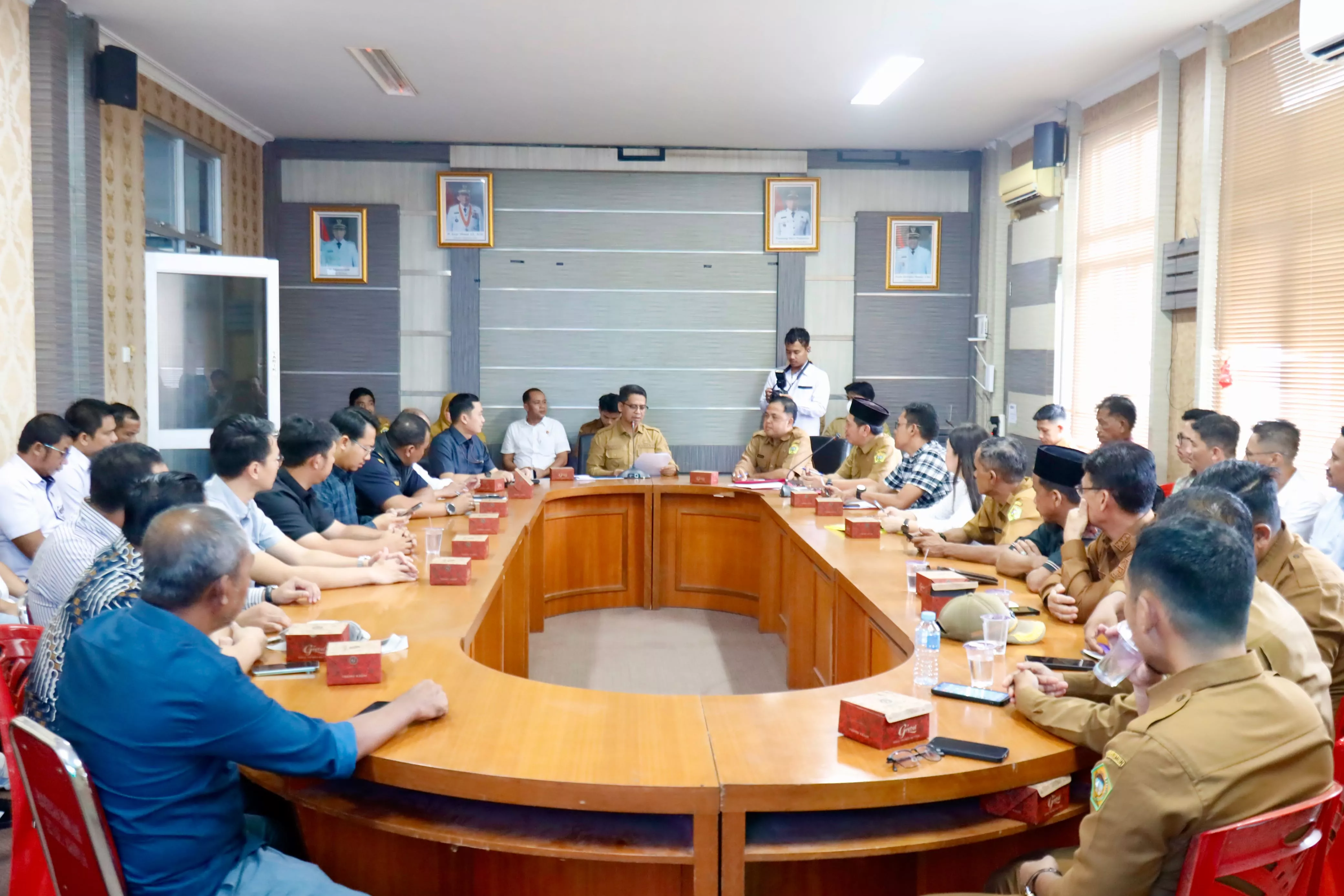Bupati Karimun Siapkan Solusi Permanen Atasi Kelangkaan LPG 3 Kg