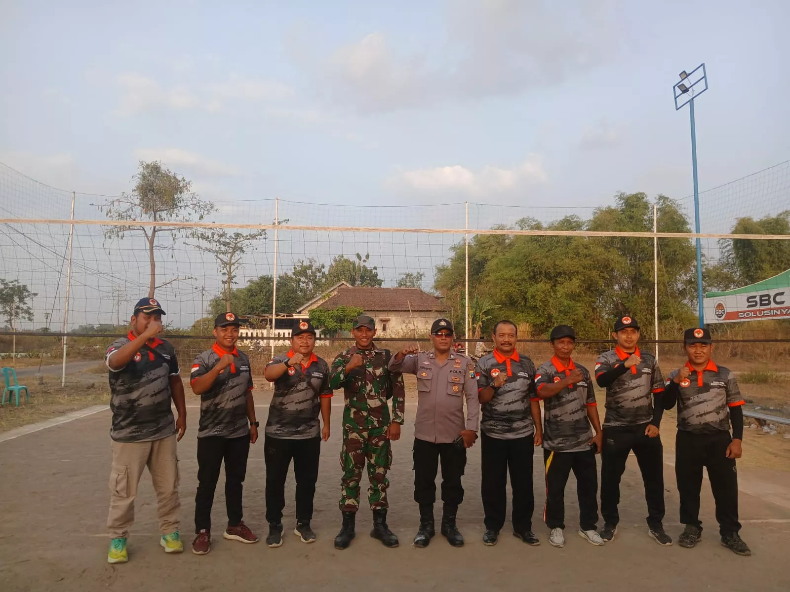 Babinsa Ngoro Hadiri Turnamen Bola Voli Antar Dusun