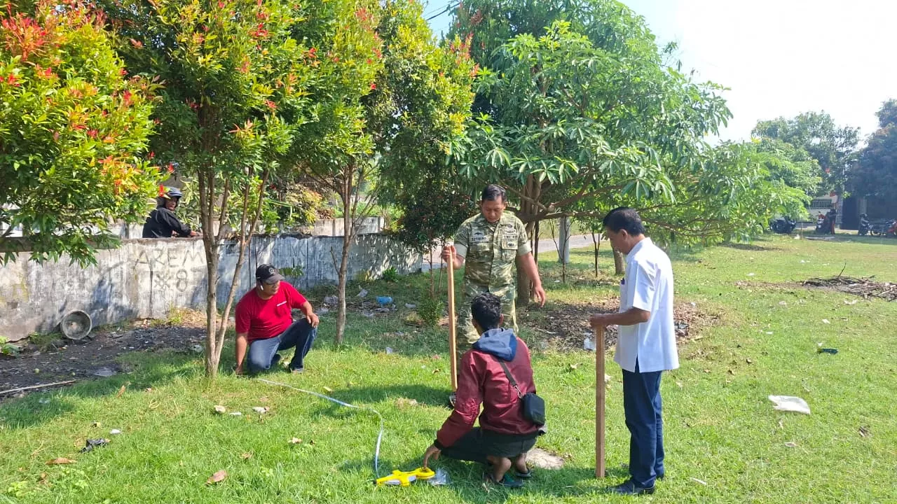 Babinsa dan Warga Percepat Pembangunan Koperasi Merah Putih di Gudo