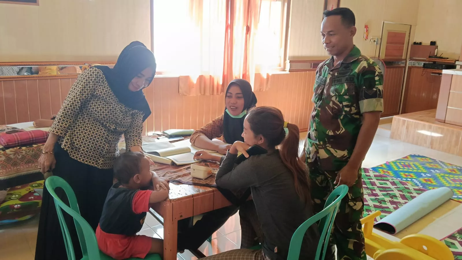 Babinsa Serka Eko Hadiri Posyandu Balita di Desa Kepatihan Jombang