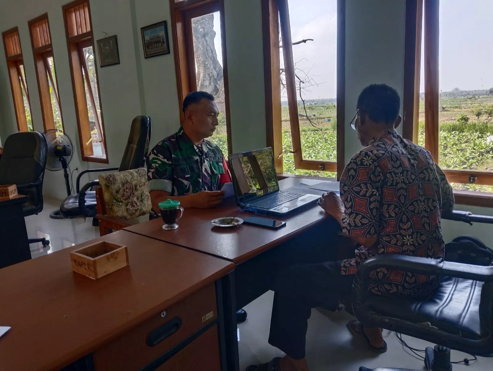 Babinsa Koramil Kabuh Perkuat Sinergitas dengan Perangkat Desa Mangunan