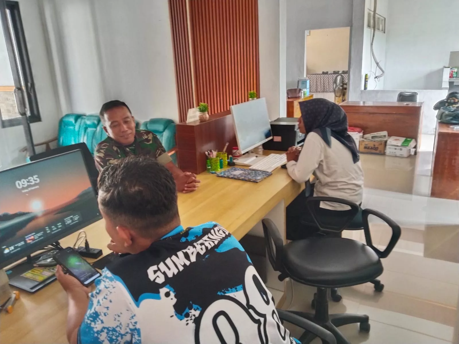 Babinsa Koramil Kabuh Perkuat Sinergitas dengan Perangkat Desa