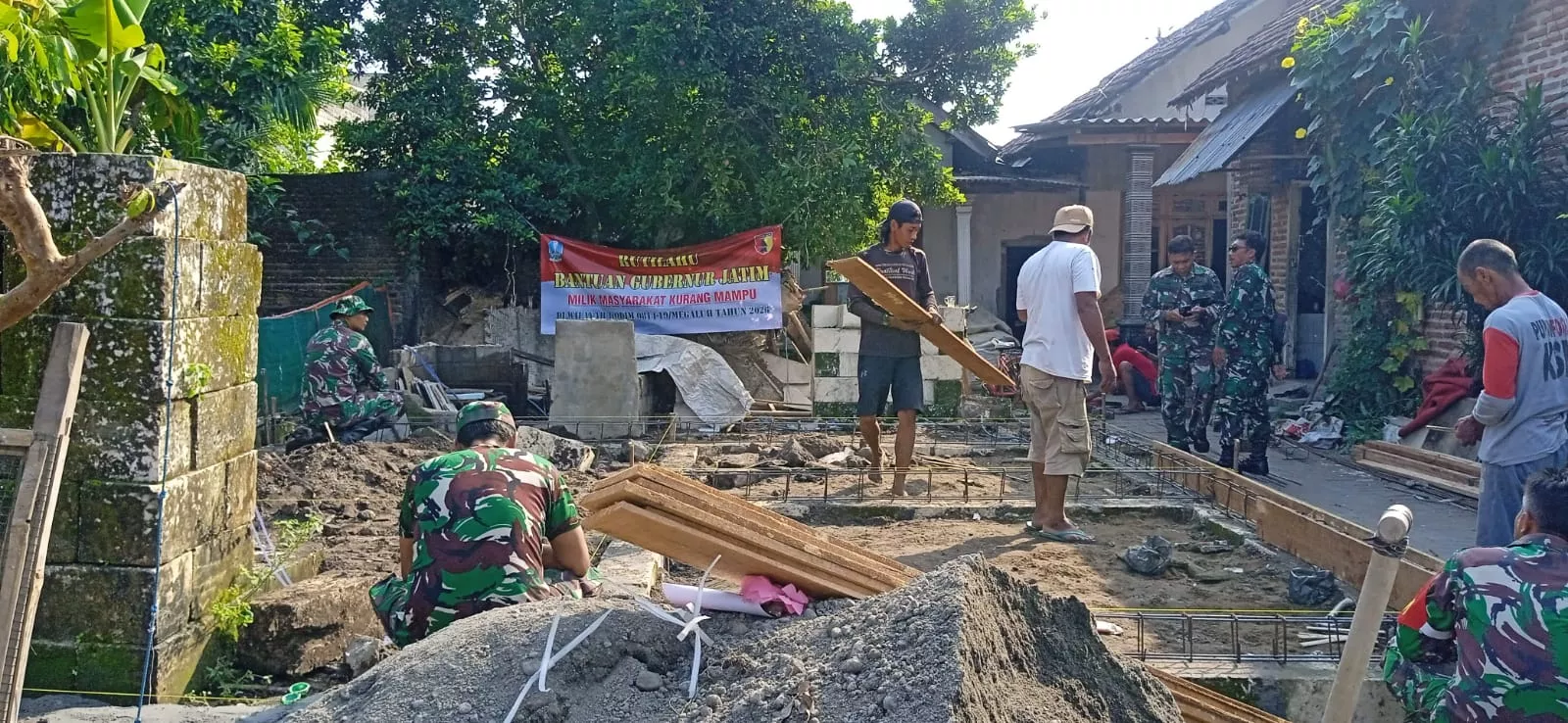 Koramil Megaluh Percepat Perbaikan Rumah Warga Balongsari
