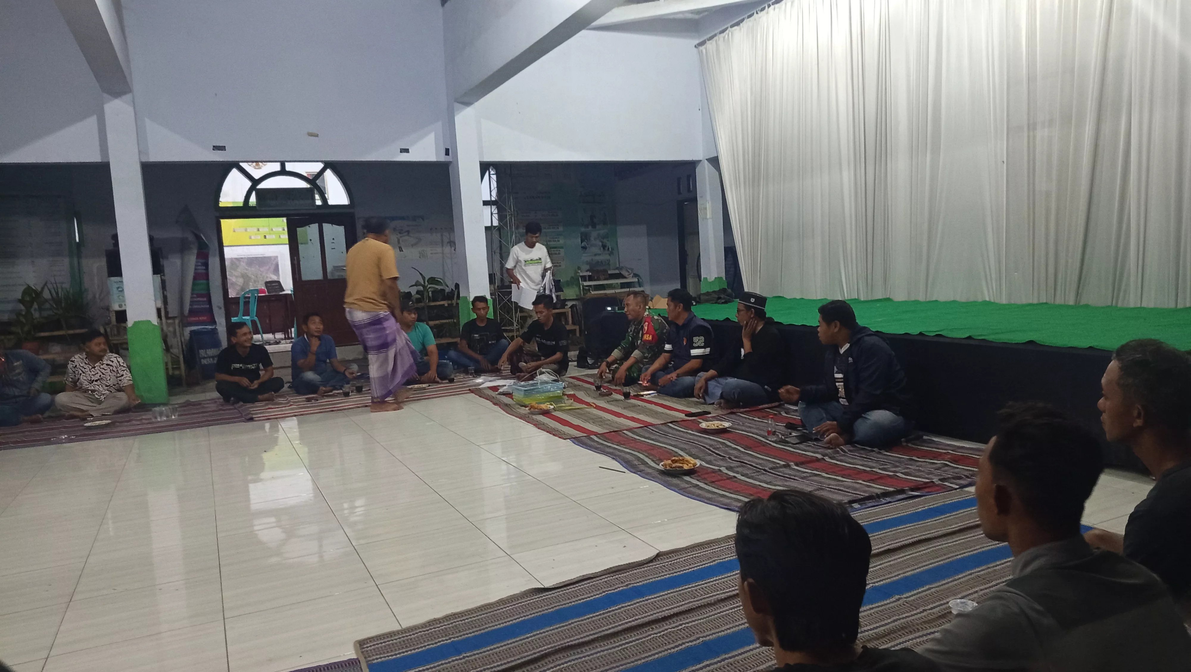 Babinsa Jogoroto Intensifkan Komsos dengan Warga Desa Janti