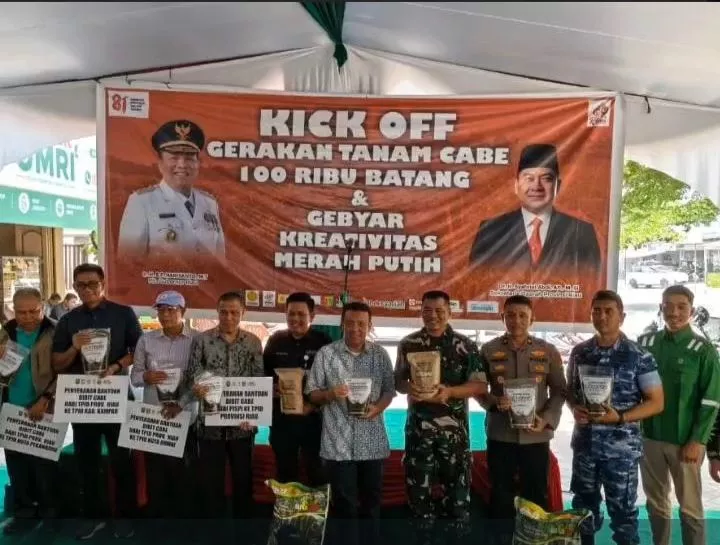 Hari Pelanggan Nasional,PLN Nusantara Power UP Tenayan Kenalkan Pupuk FABA di Gerakan Tanam Cabai