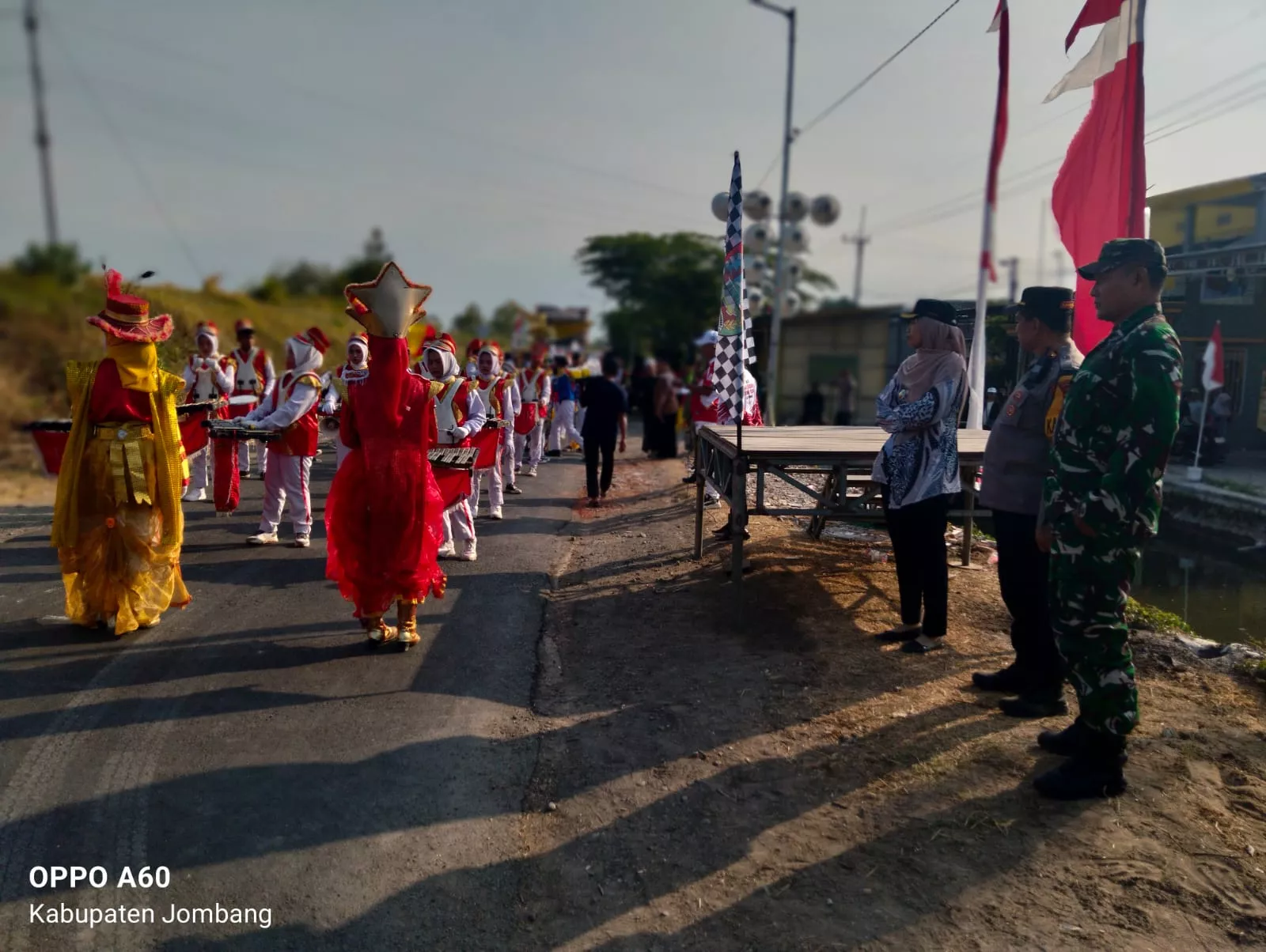 Babinsa Koramil Sumobito Amankan Karnaval Desa Budugsidorejo