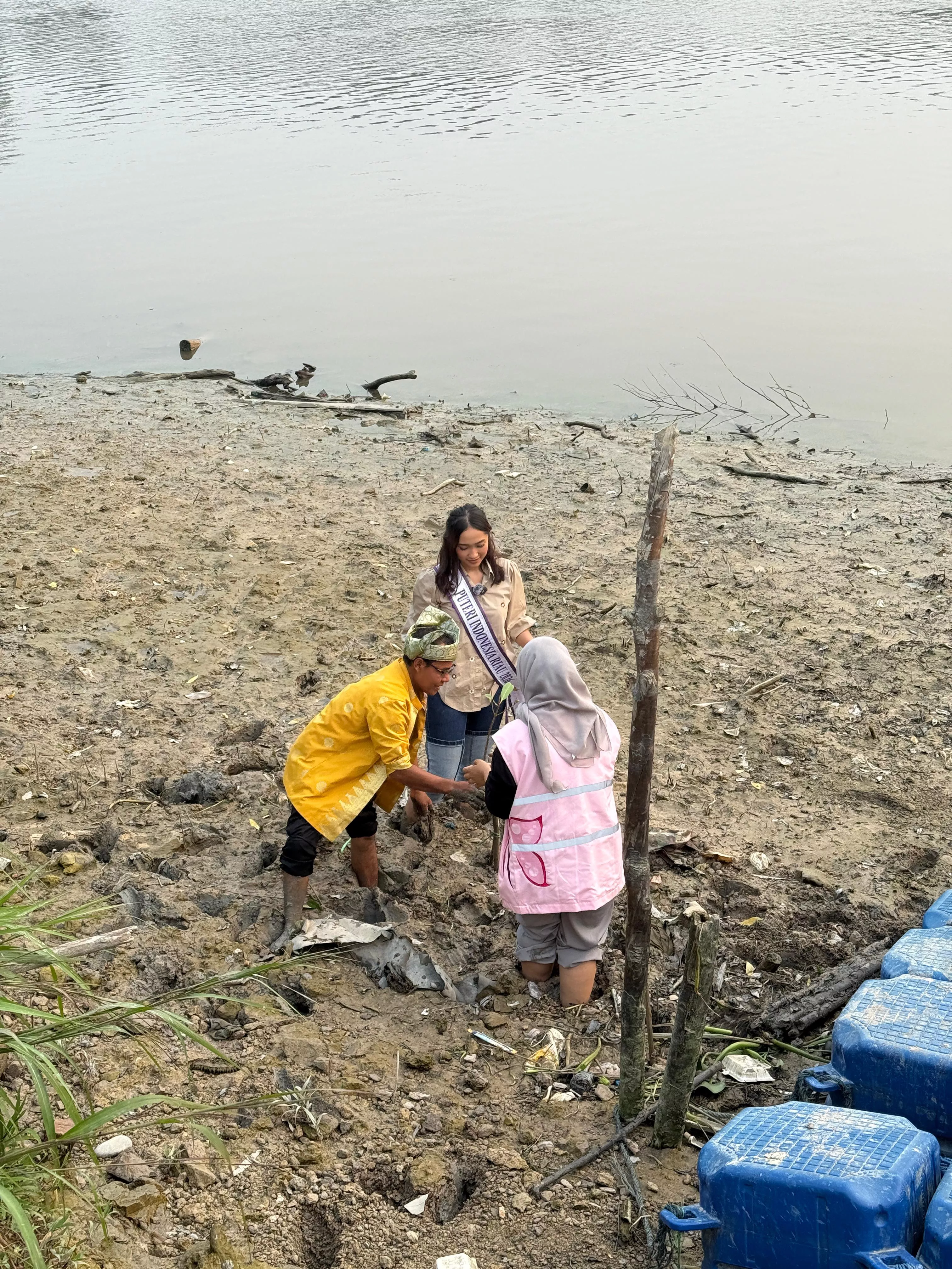 HPN 2026,LN Nusantara Power UP Tenayan Tanam Mangrove Bersama Puteri Indonesia Riau