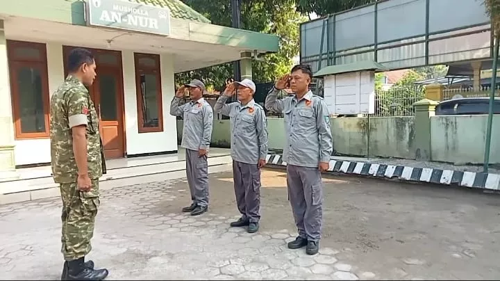 Kopka Bagus Suyono Latih PBB dan Kedisiplinan Linmas Mojongapit