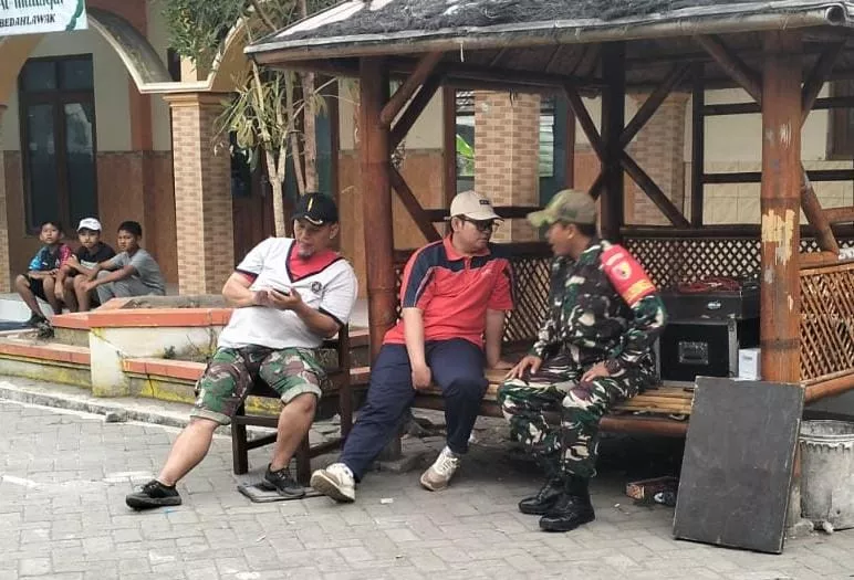 Babinsa Koramil Tembelang Intensifkan Komsos dengan Warga Bedahlawak