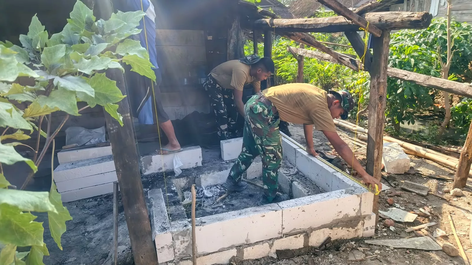 Pembangunan MCK TMMD Ke-130 di Desa Klitih Terus Dikebut