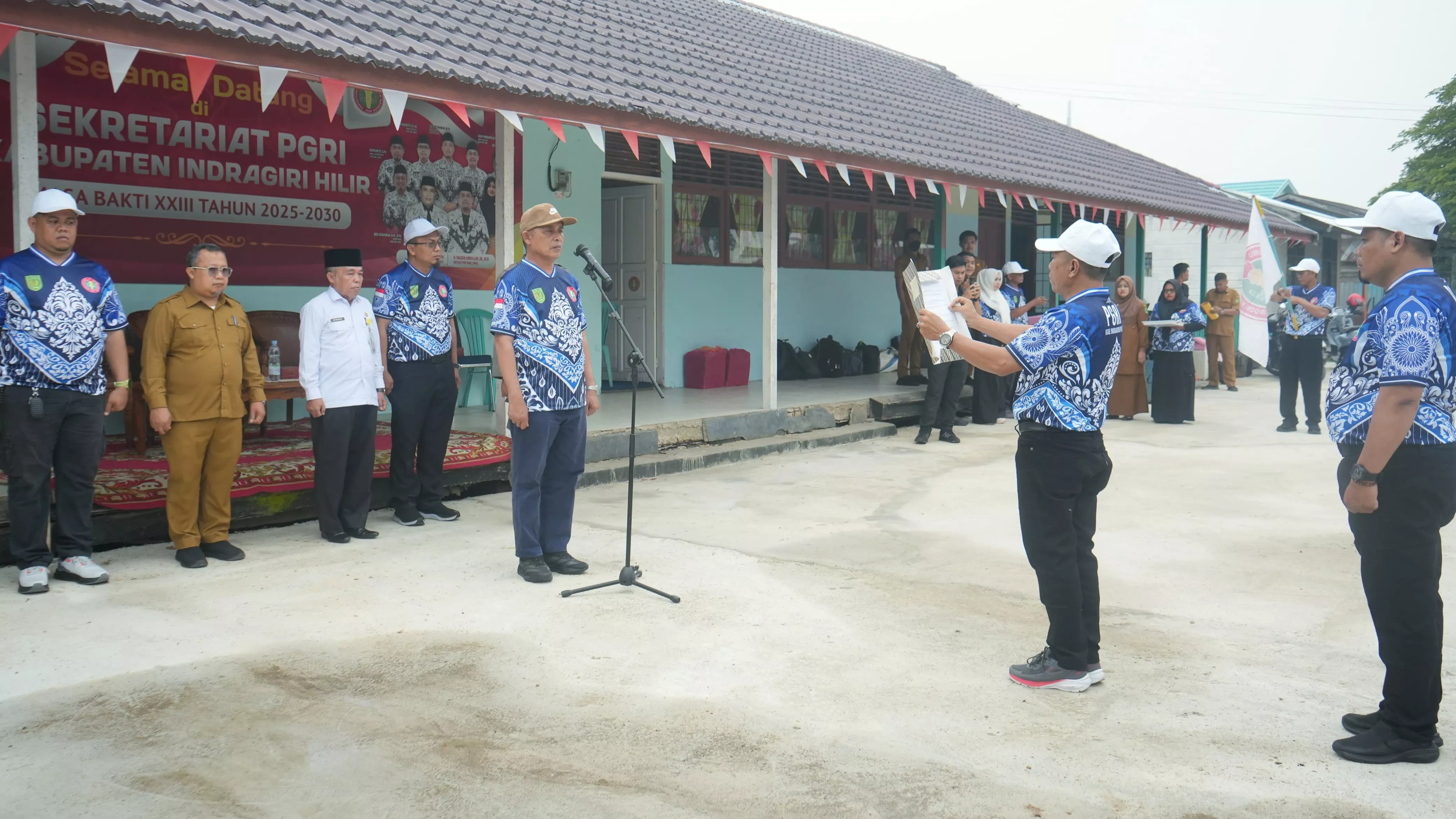 Bupati Inhil Lepas 70 Kontingen Porsenijar PGRI ke Siak