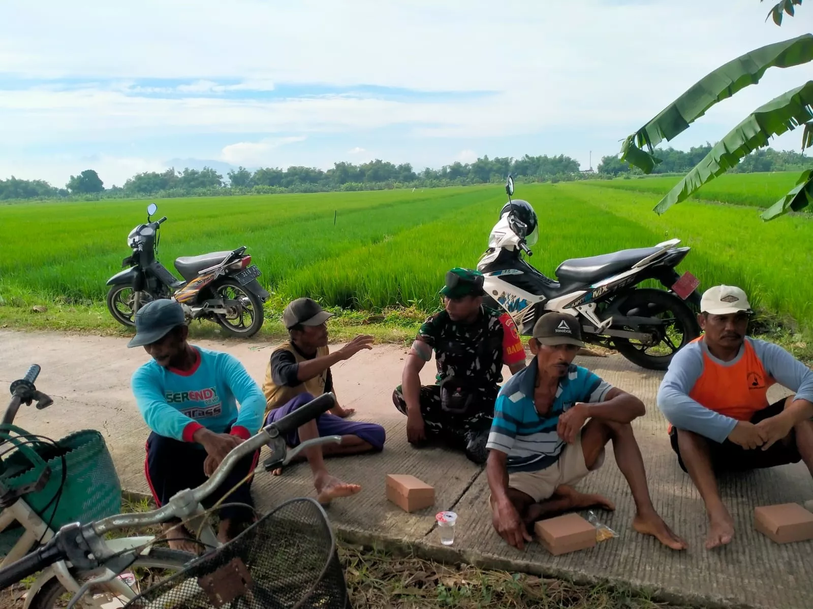 Serda Hermawan Komsos dengan Petani Ketapangkuning