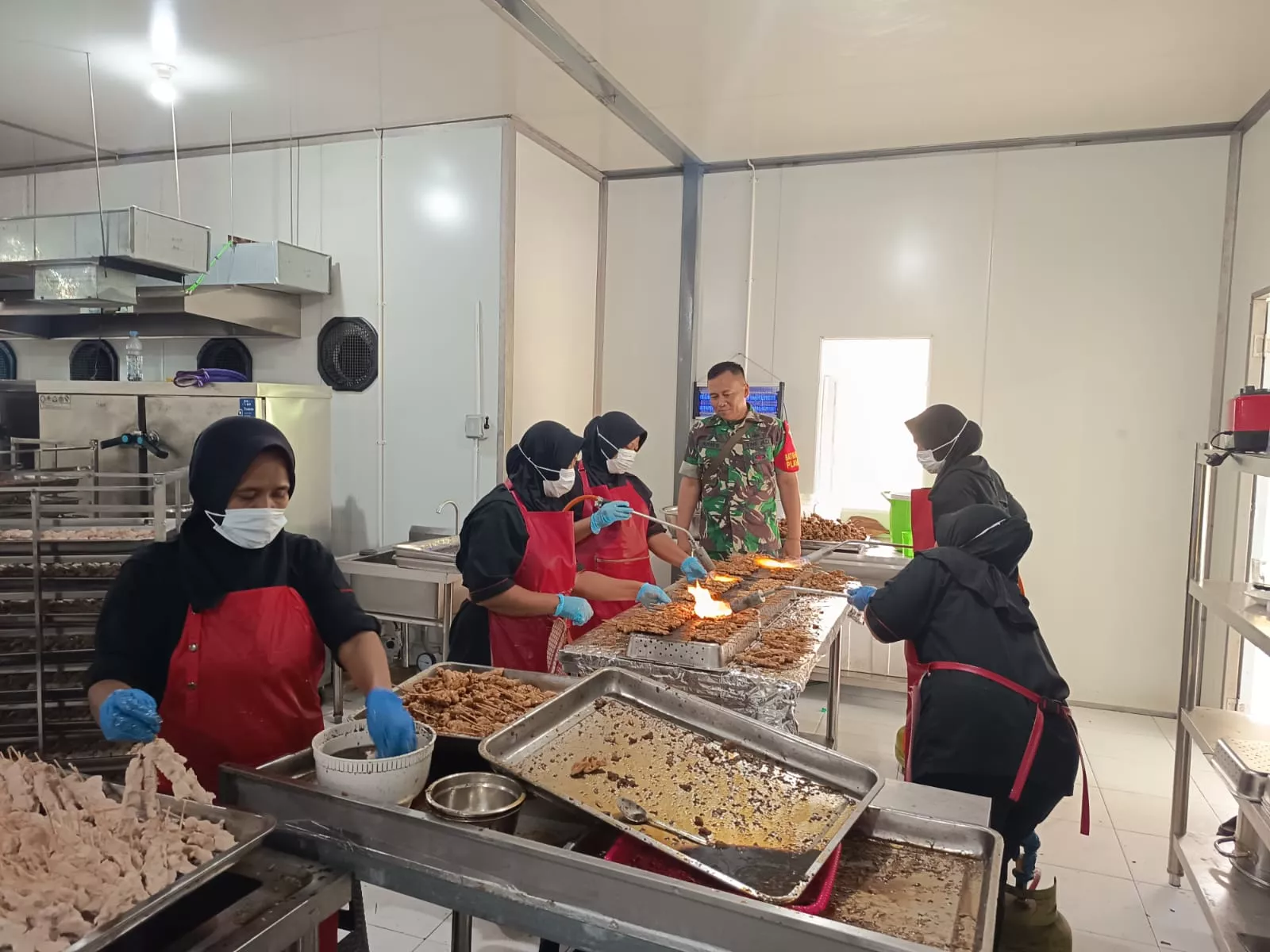 Bati Bakti Koramil Plandaan Awasi Dapur MBG