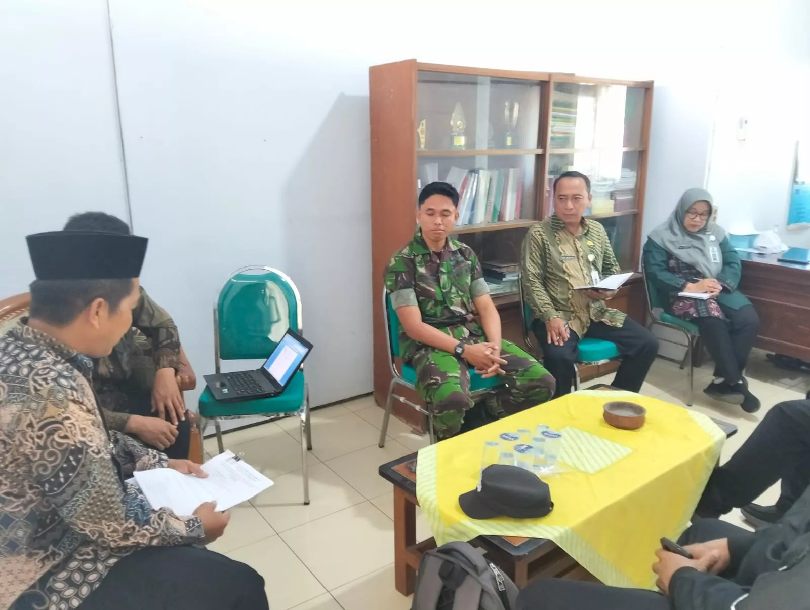 Babinsa Koramil Megaluh Perkuat Sinergitas dengan Perangkat Desa