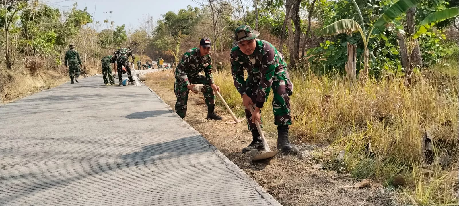 Jalan Desa Klitih Jombang Mulai Tertata Lewat TMMD ke-130