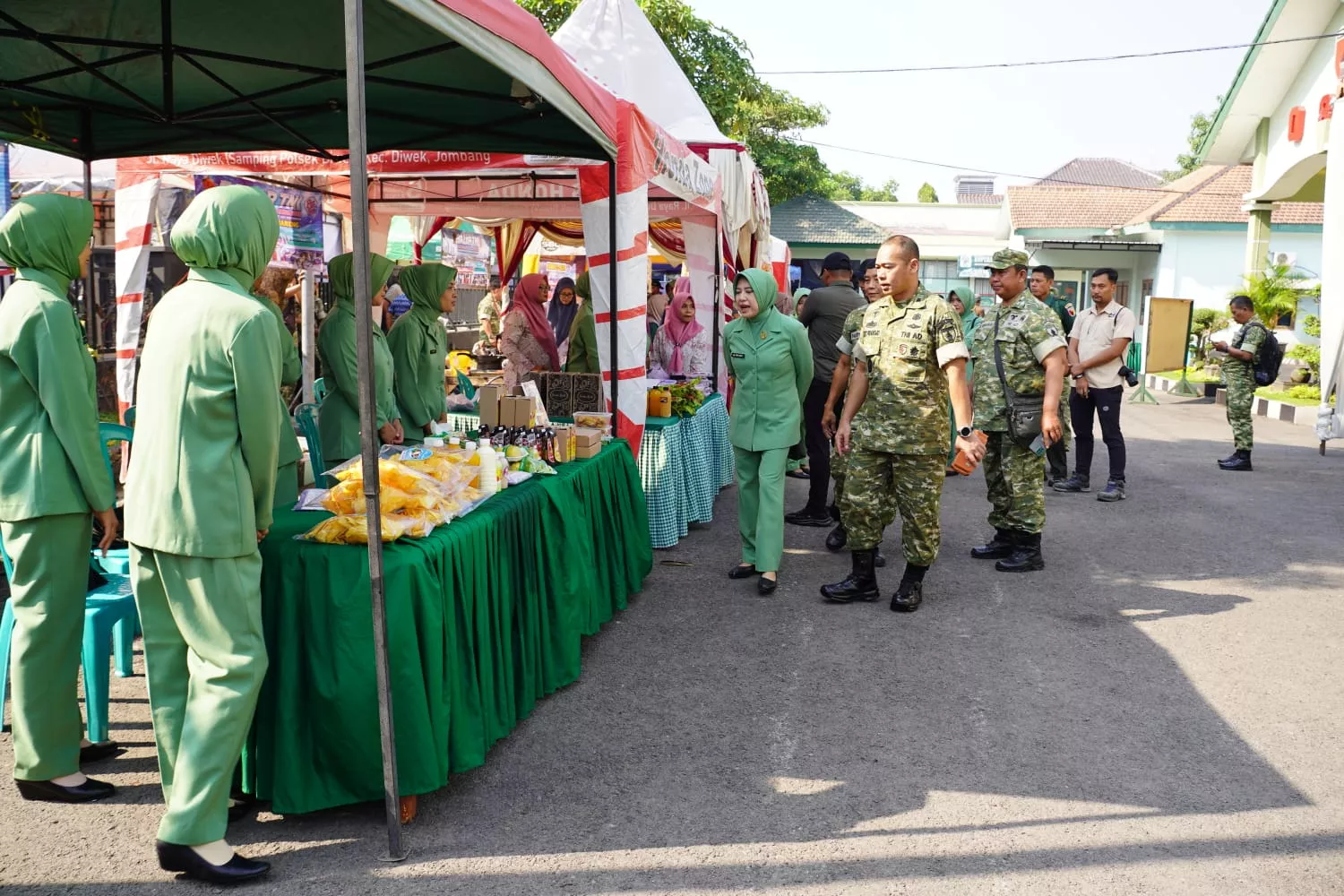 Kodim 0814/Jombang Gelar Bazar UMKM Sambut HUT TNI ke-81