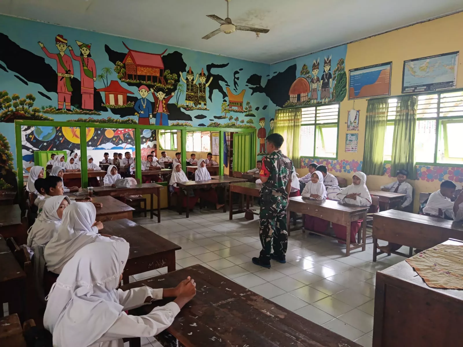 Babinsa Jombang Bekali Wasbang ke Siswa SDN 3 Kejambon