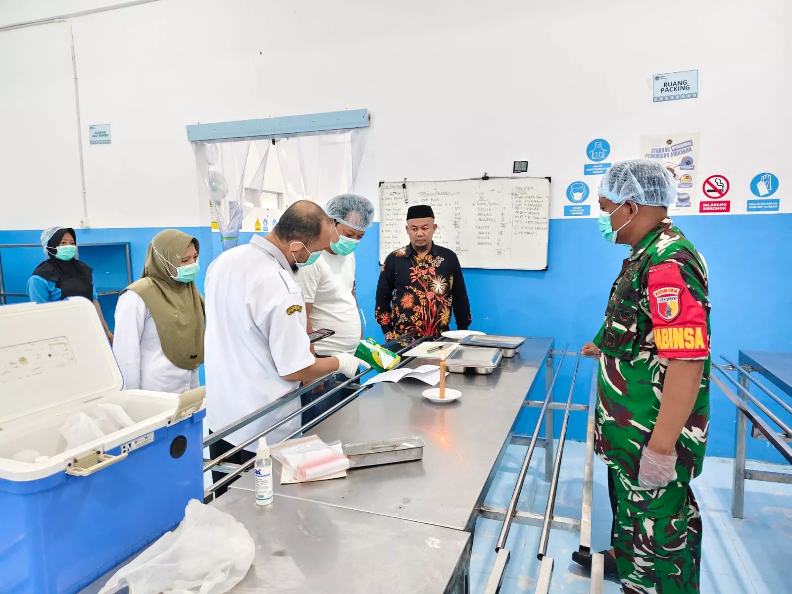 Babinsa Tembelang Dampingi Pengecekan Kebersihan Menu MBG di SPPG Kepuhdoko