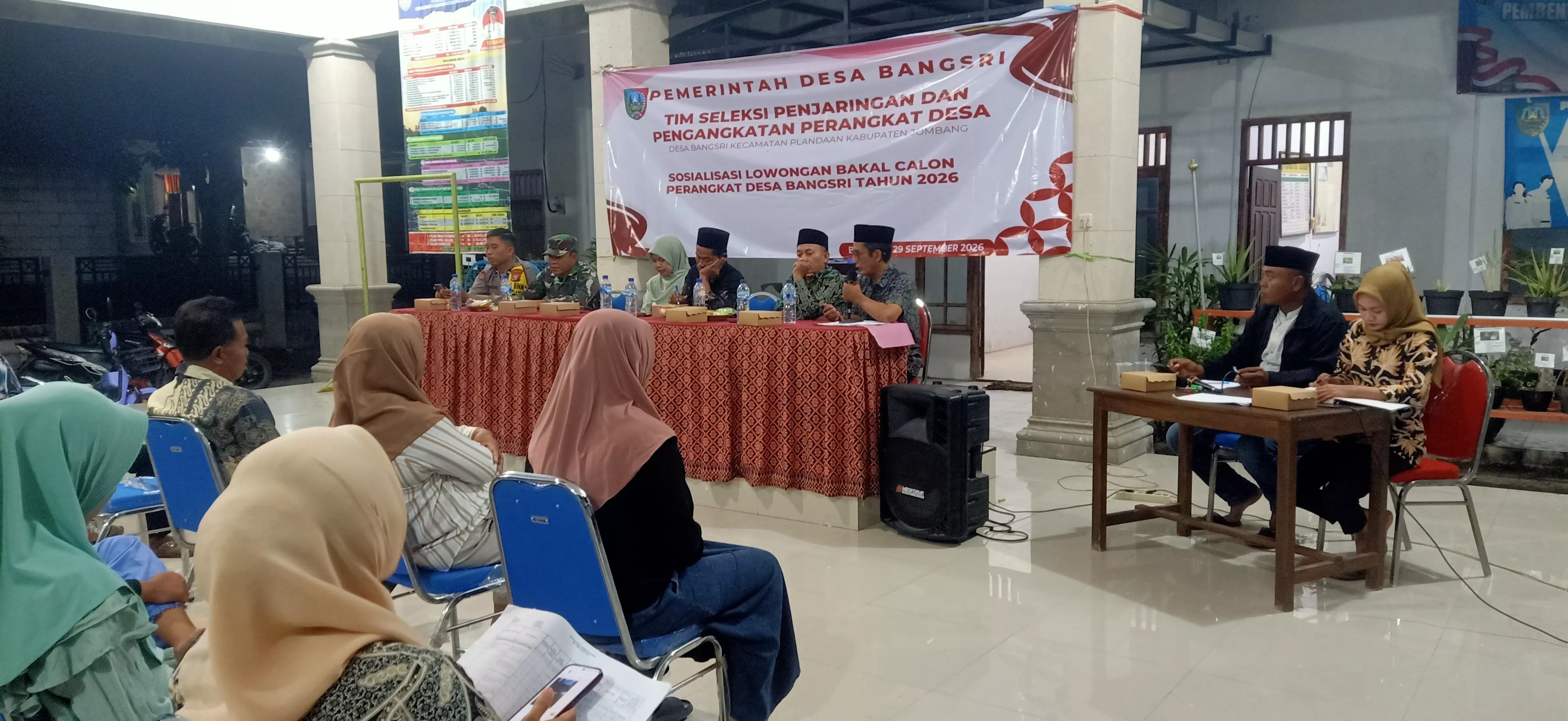 Babinsa Serma Joko Kawal Musdes Desa Bangsri Jombang