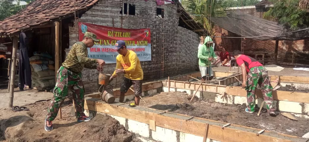 Koramil Megaluh Percepat Perbaikan RTLH di Desa Balongsari