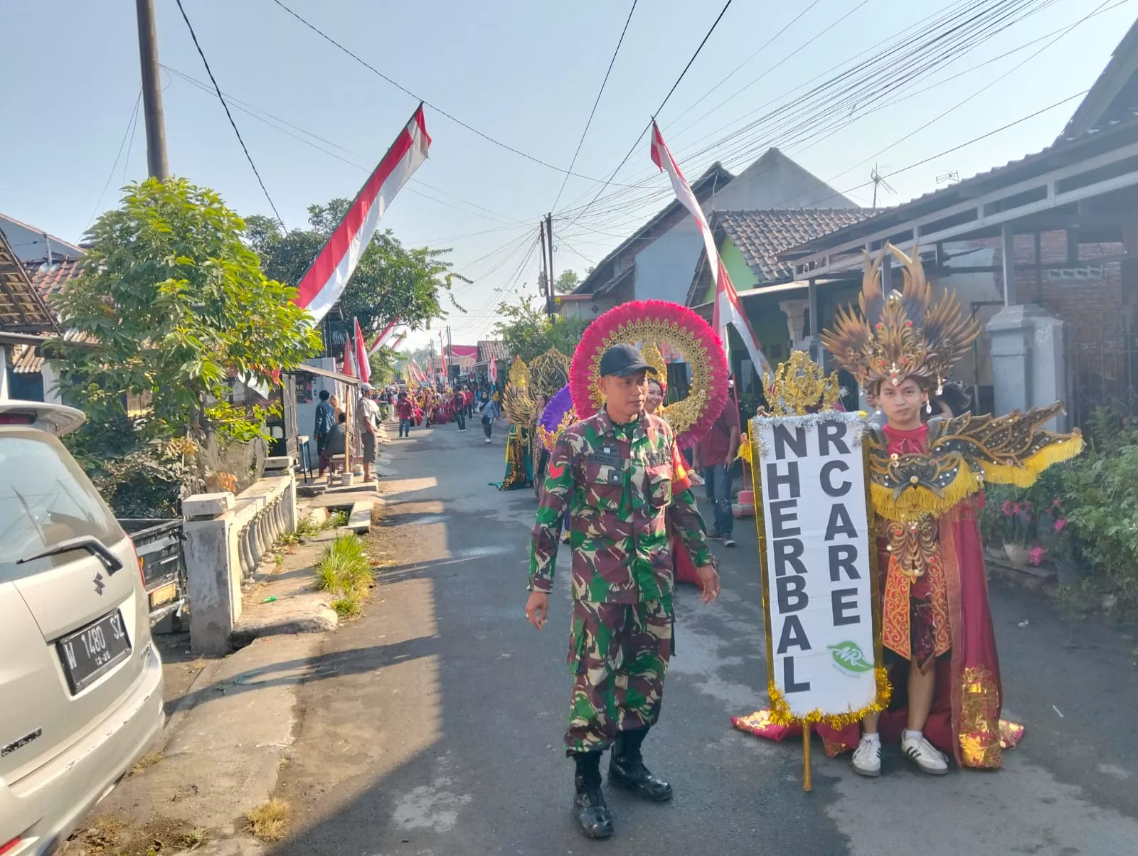 Babinsa Koramil Jombang Amankan Karnaval Desa Mojongapit