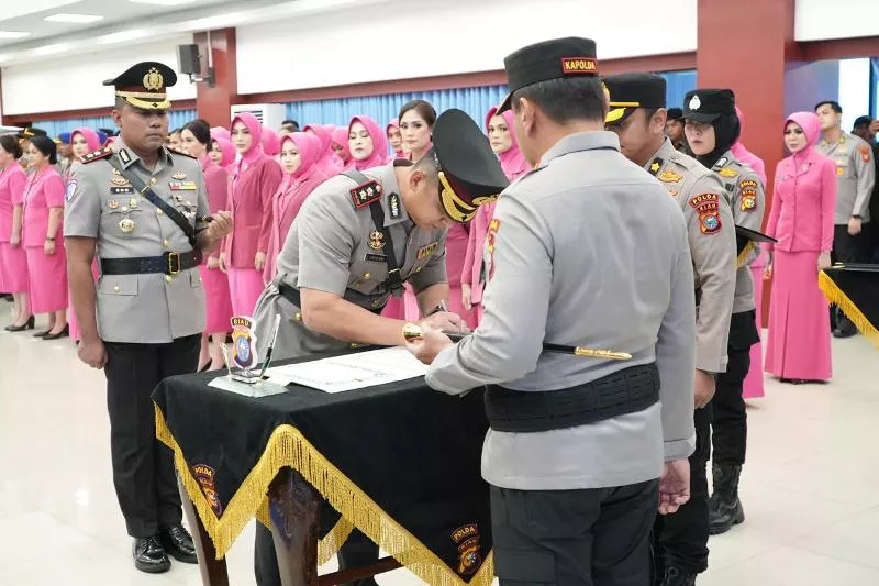 Sertijab Kapolres Bengkalis, AKBP Fahrian Saleh Siregar Serahkan Tongkat Komando kepada AKBP Eko Rubiyanto