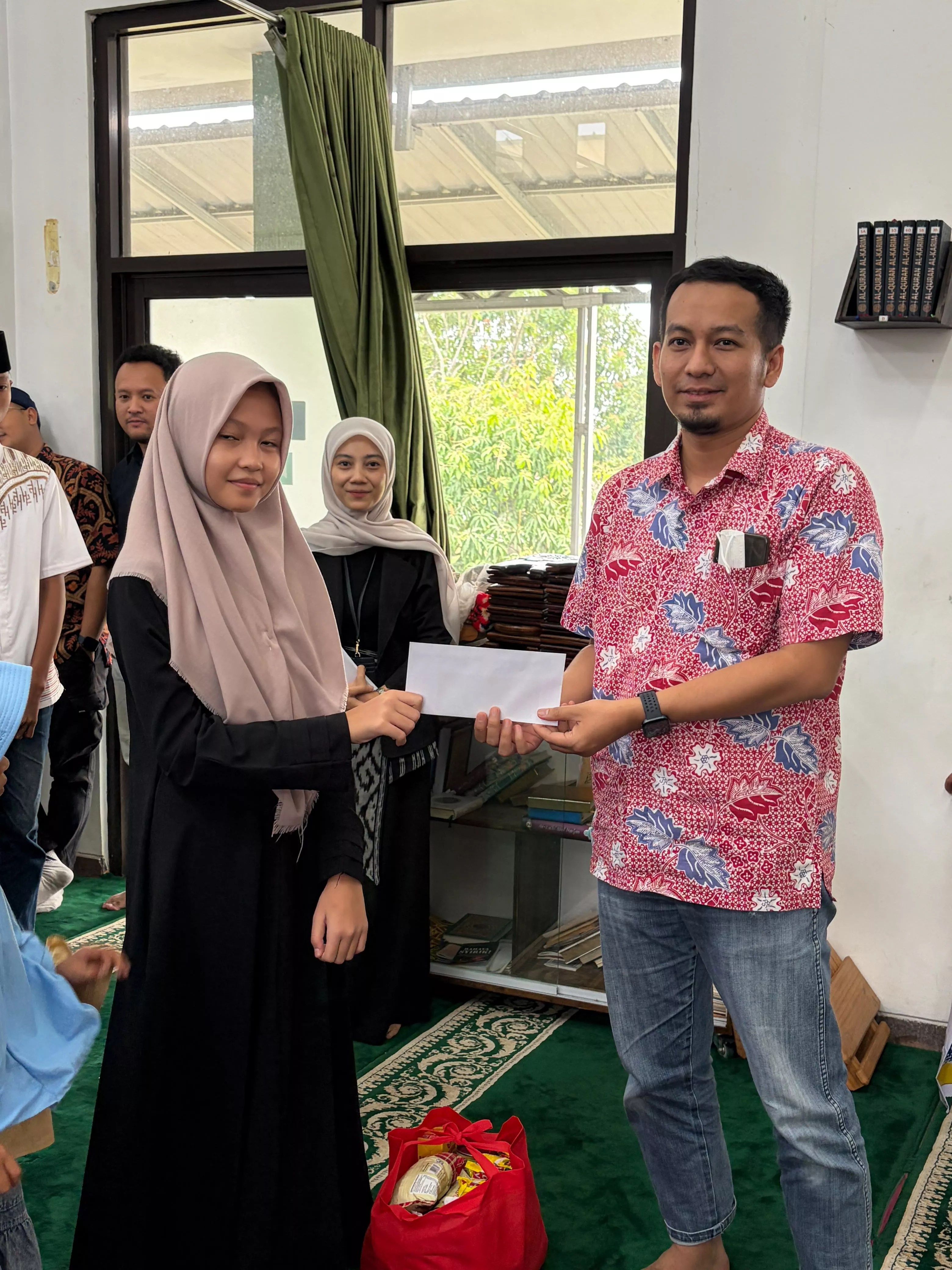 Hari Kesaktian Pancasila,PLN Nusantara Power UP Tenayan Salurkan 80 Paket Sembako dan 56 Santunan
