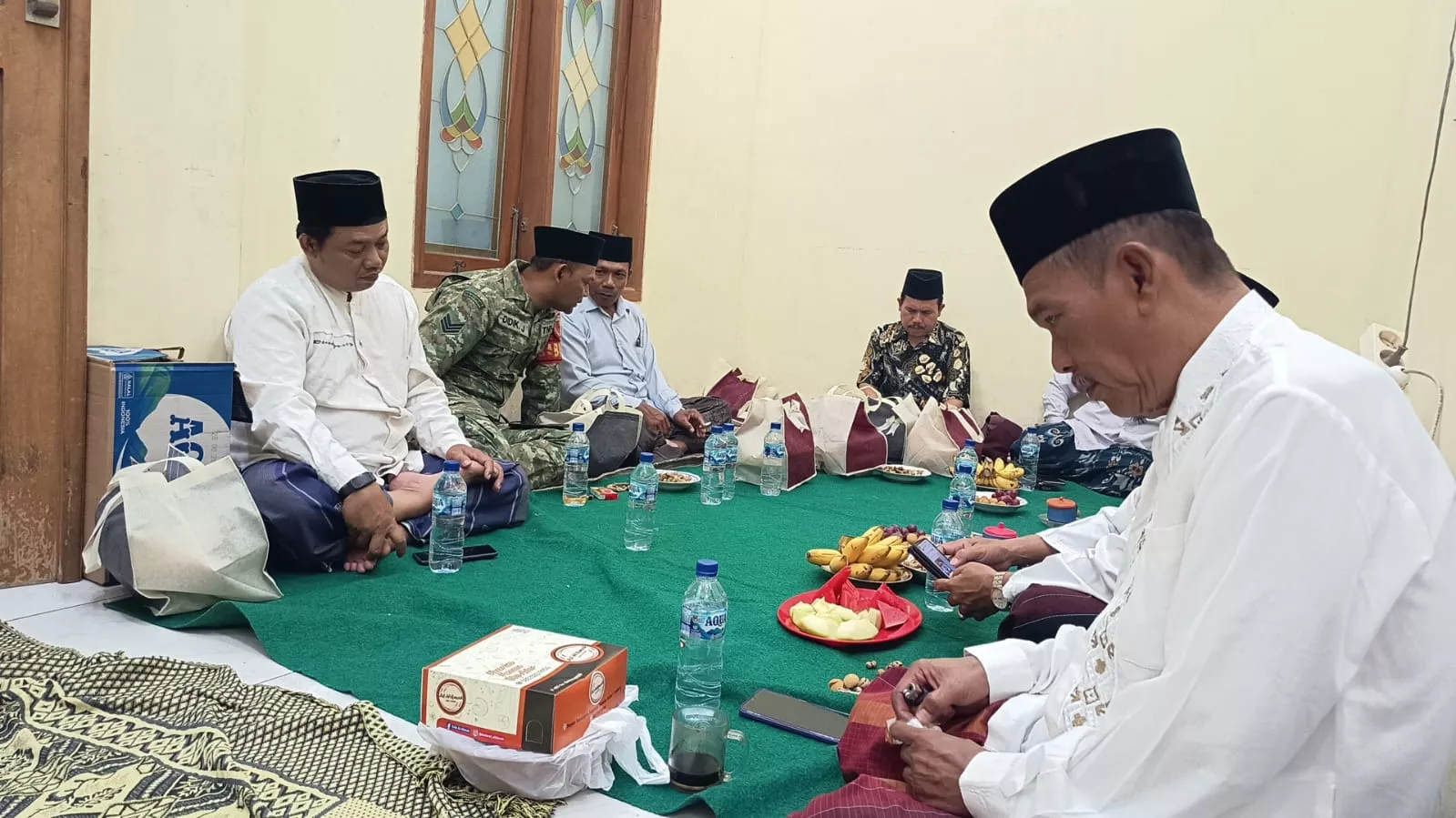 Babinsa Koramil Jogoroto Perkuat Sinergitas dengan Kyai Desa Mayangan