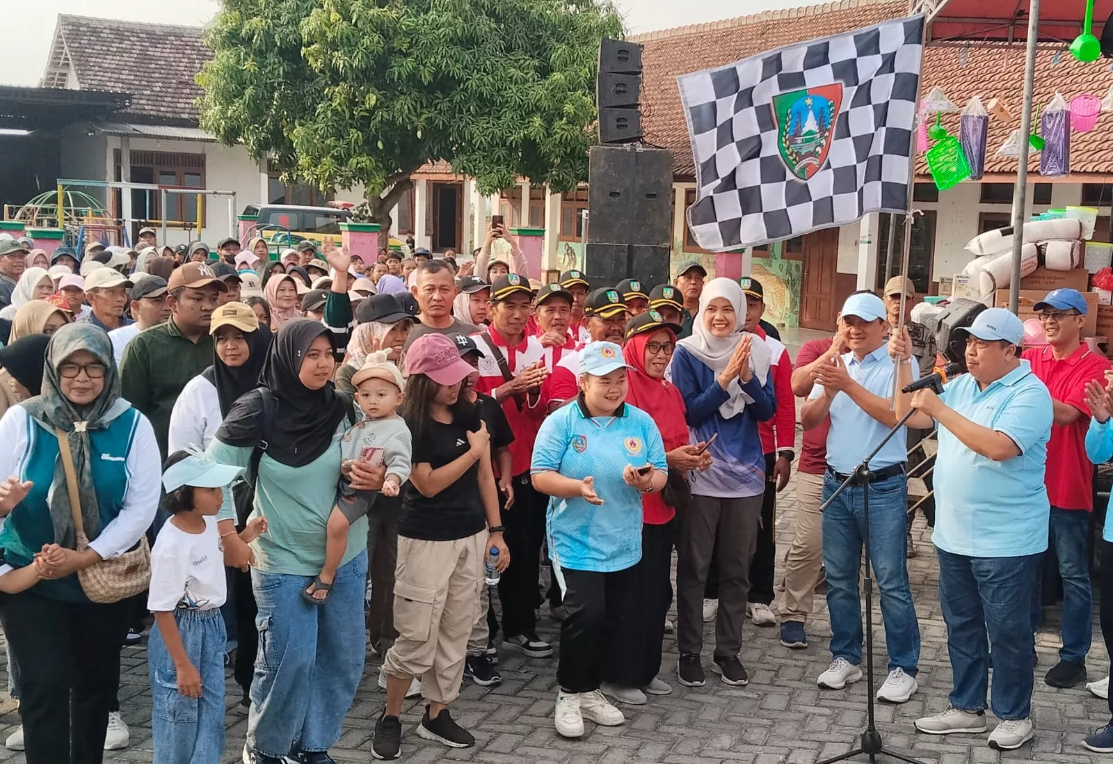 Danramil Plandaan Ikuti Jalan Sehat Bersama Forkopimcam dan Bupati Jombang