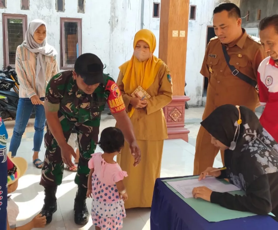 Babinsa Koramil Bareng Dampingi Posyandu Balita di Mundusewu
