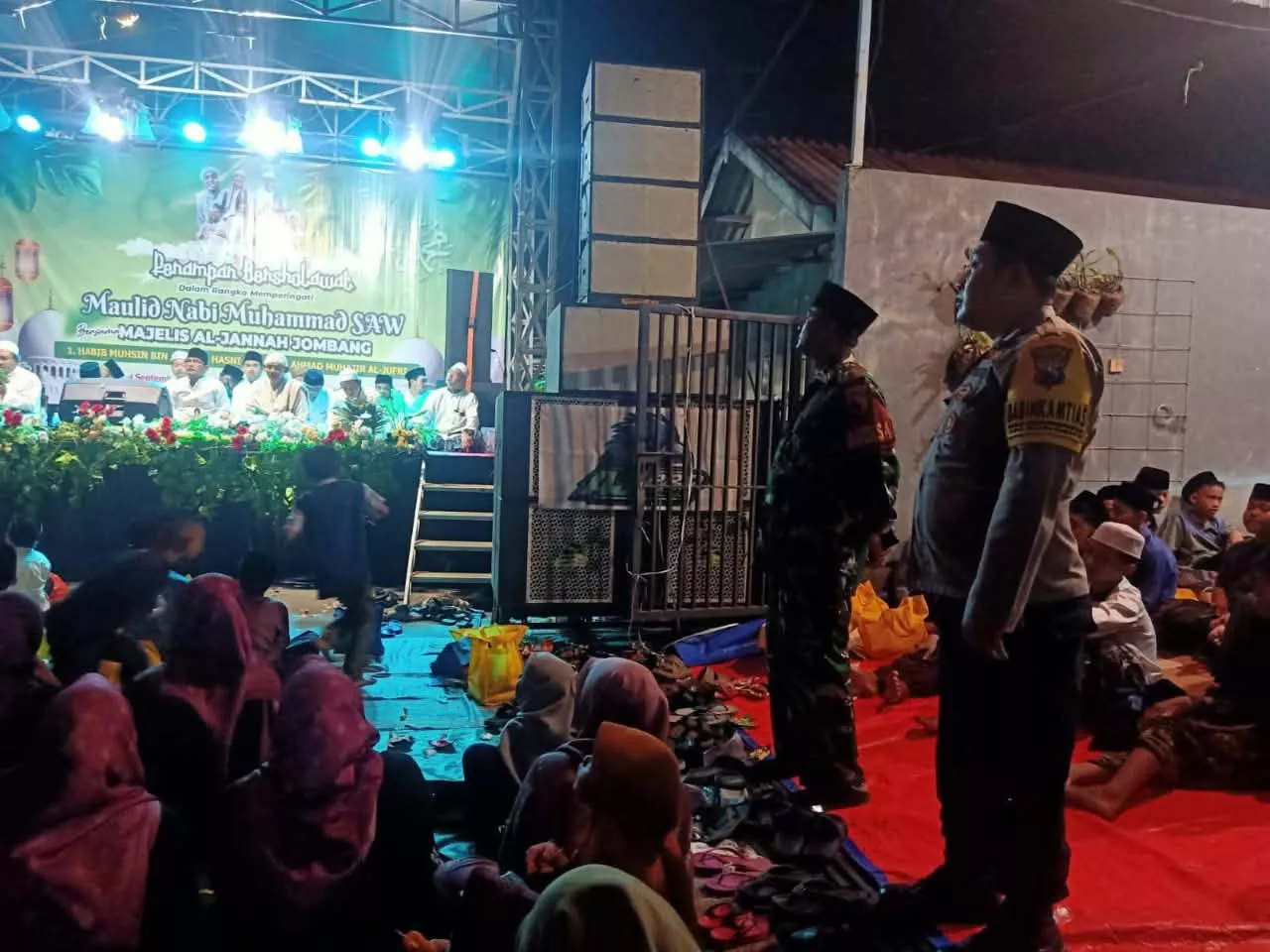 Babinsa Koramil Sumobito Kawal Maulid Akbar di Kedungpapar