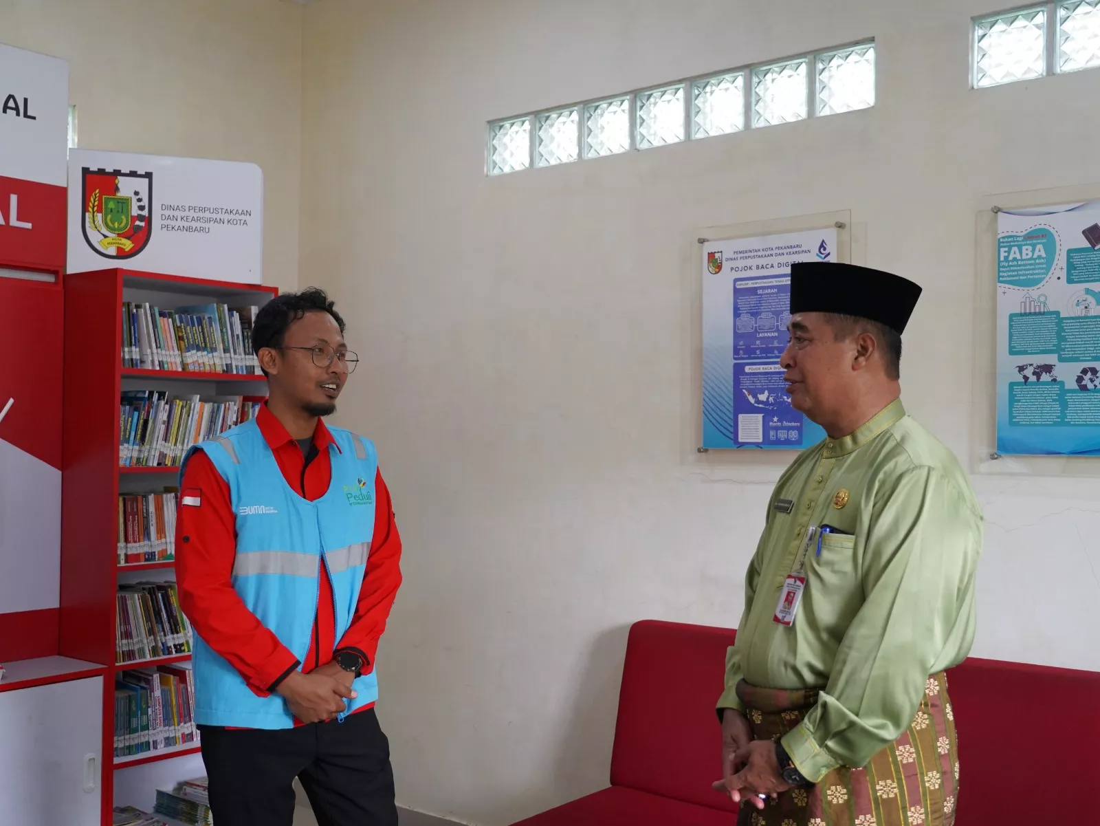 PLN Tenayan Manfaatkan FABA untuk Pojok Baca Digital di RTH Kaca Mayang